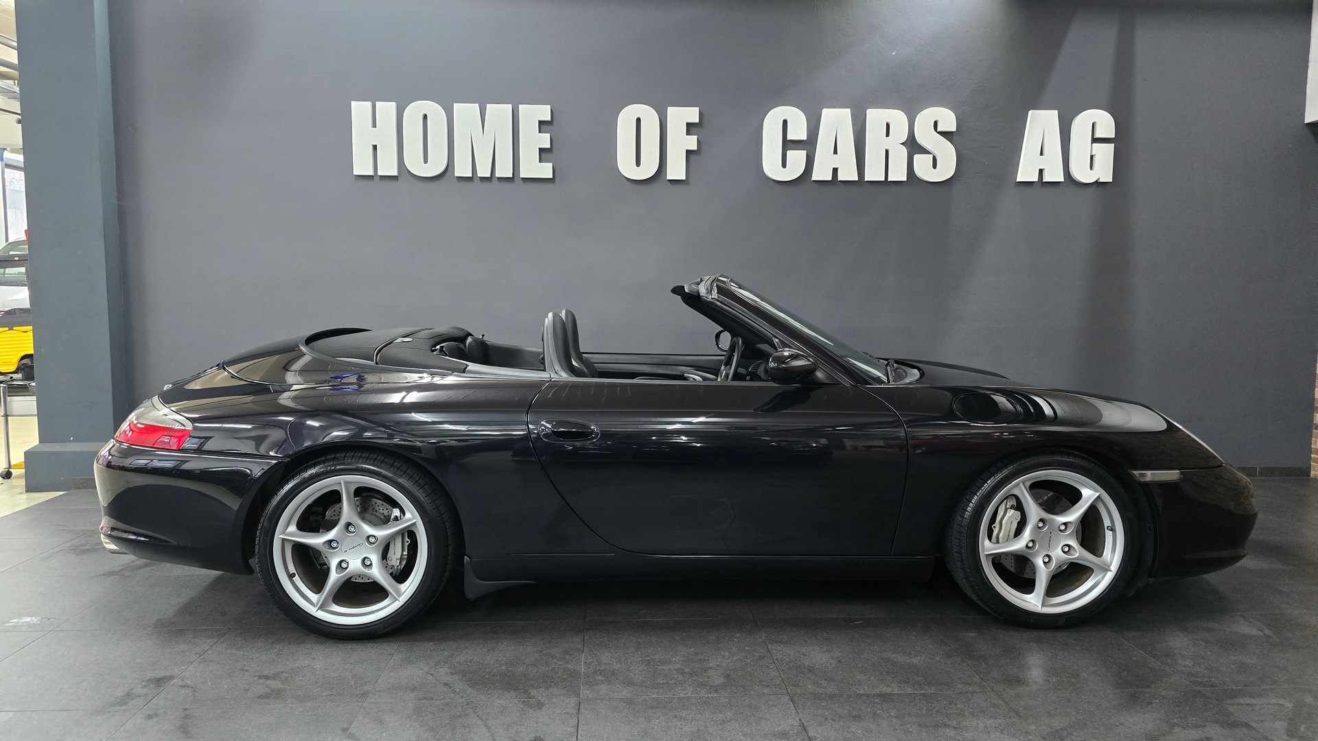PORSCHE 911 Carrera 4 Cabrio-image-16