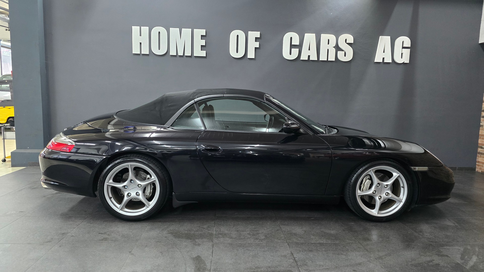 PORSCHE 911 Carrera 4 Cabrio-image-22