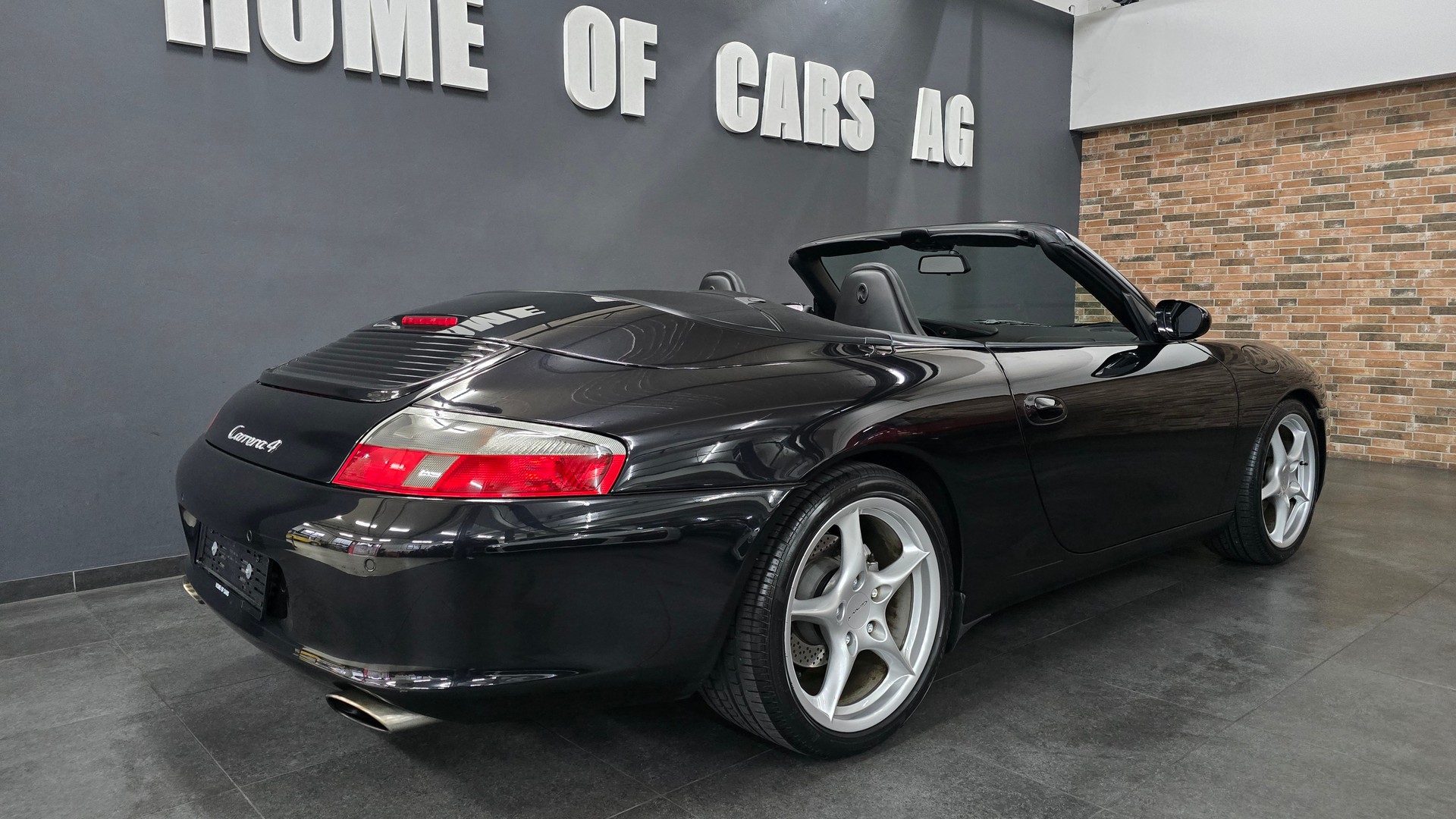 PORSCHE 911 Carrera 4 Cabrio-image-12