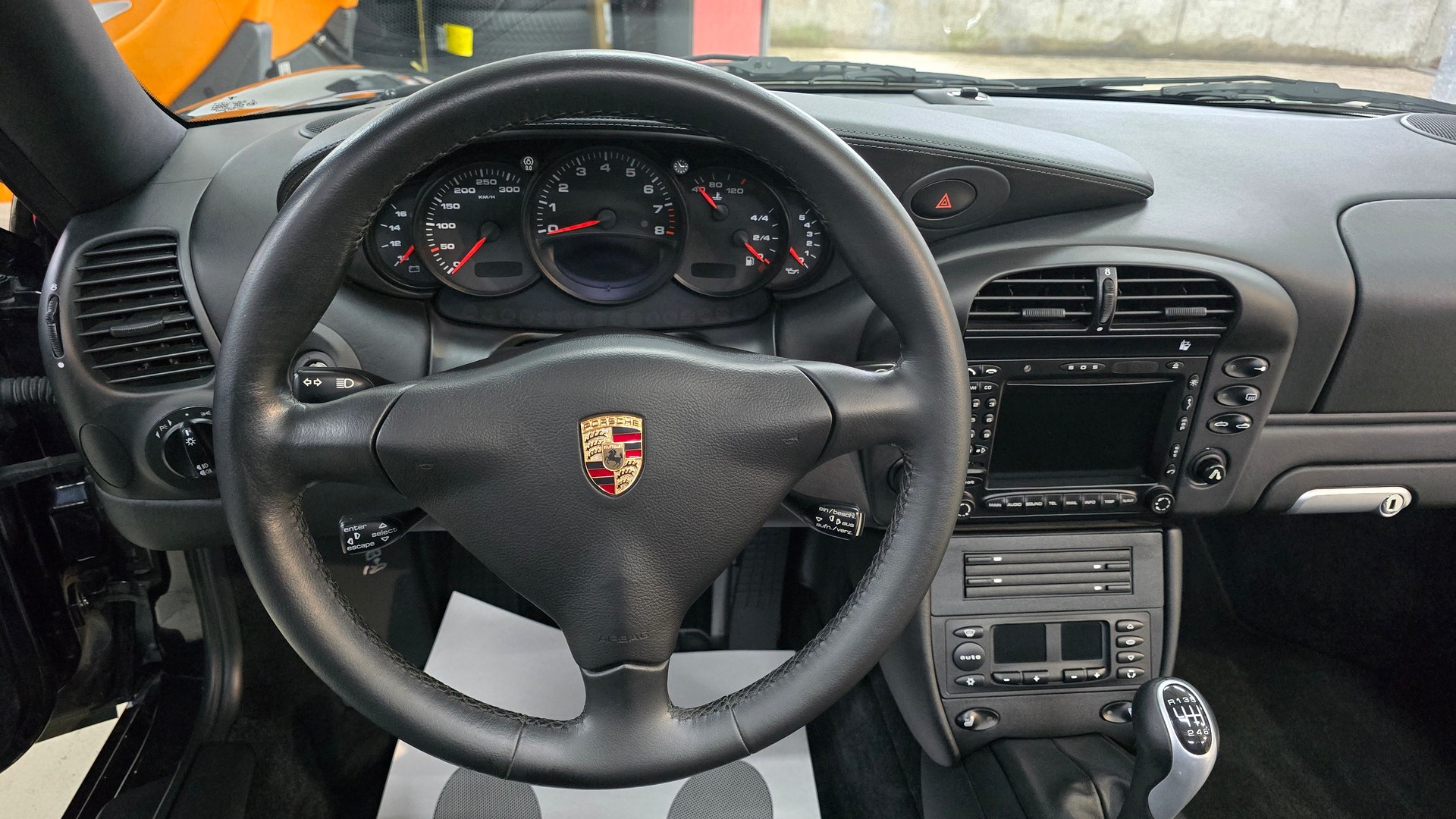 PORSCHE 911 Carrera 4 Cabrio-image-27