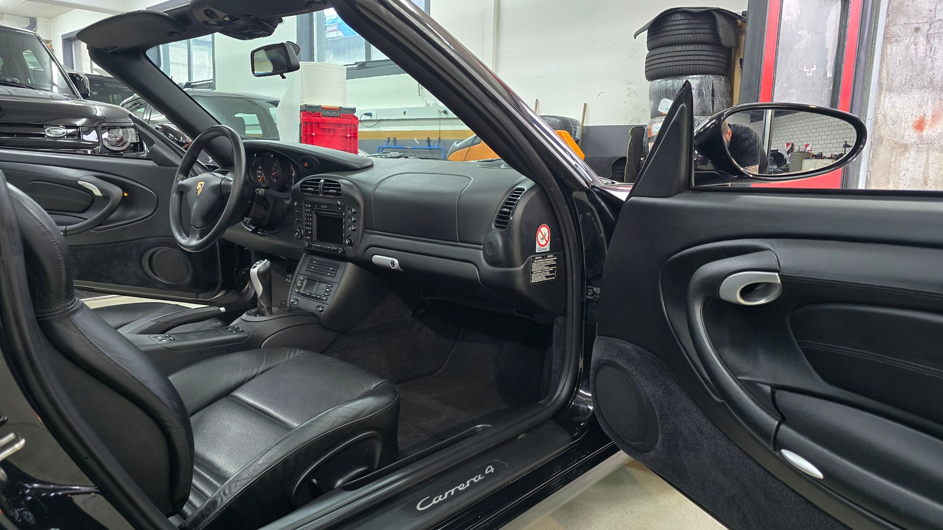 PORSCHE 911 Carrera 4 Cabrio-image-28
