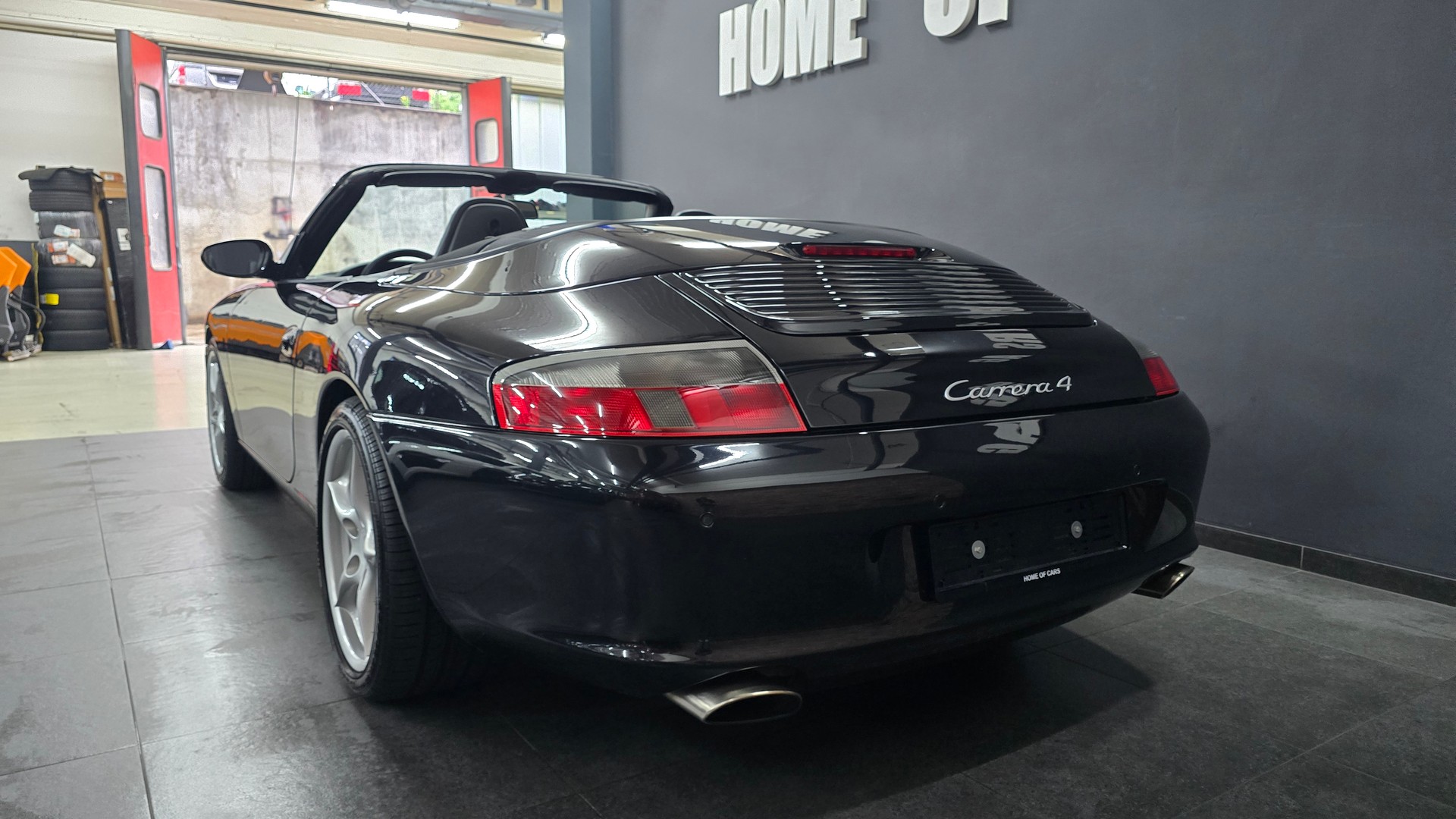 PORSCHE 911 Carrera 4 Cabrio-image-9