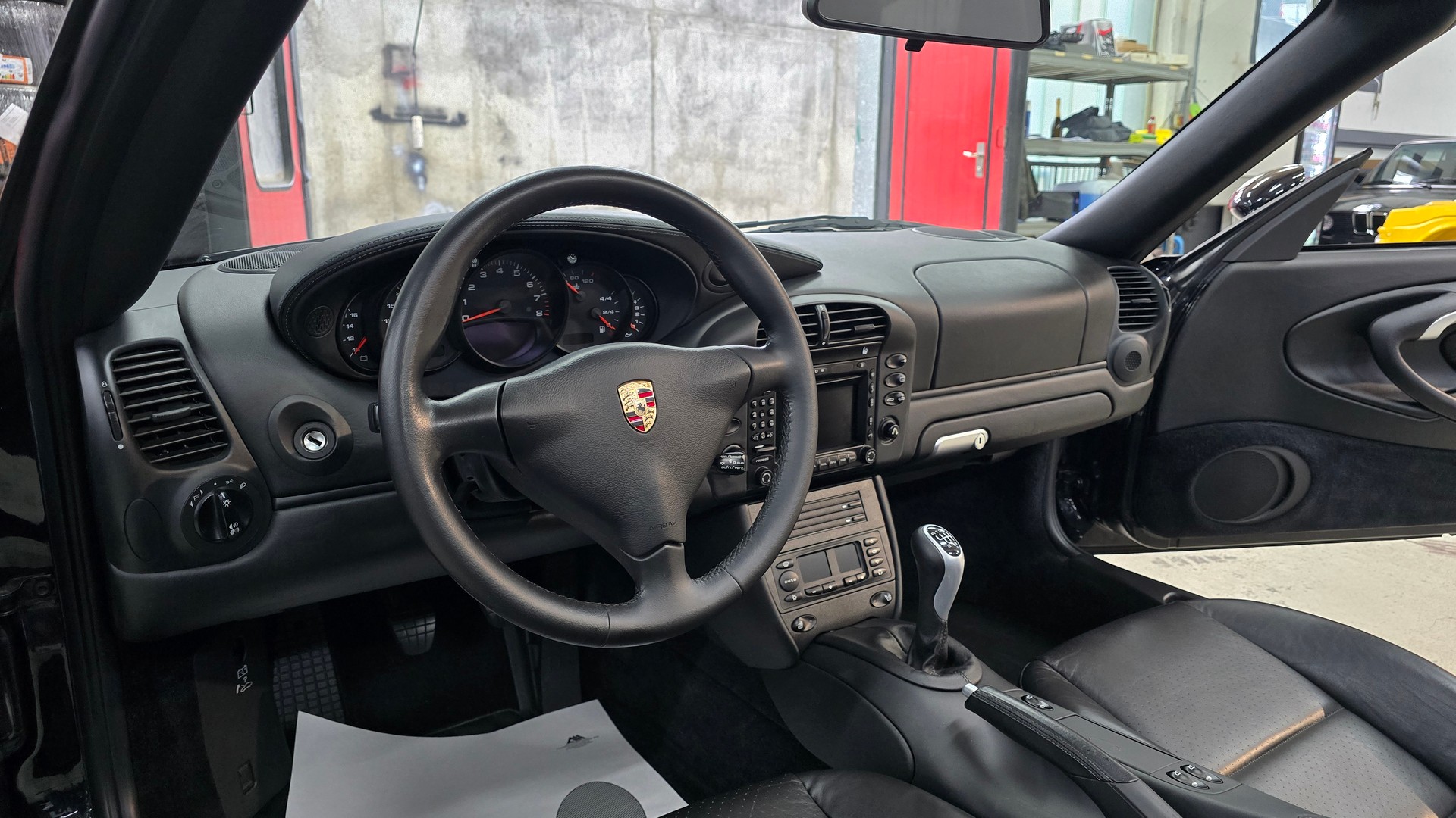 PORSCHE 911 Carrera 4 Cabrio-image-23