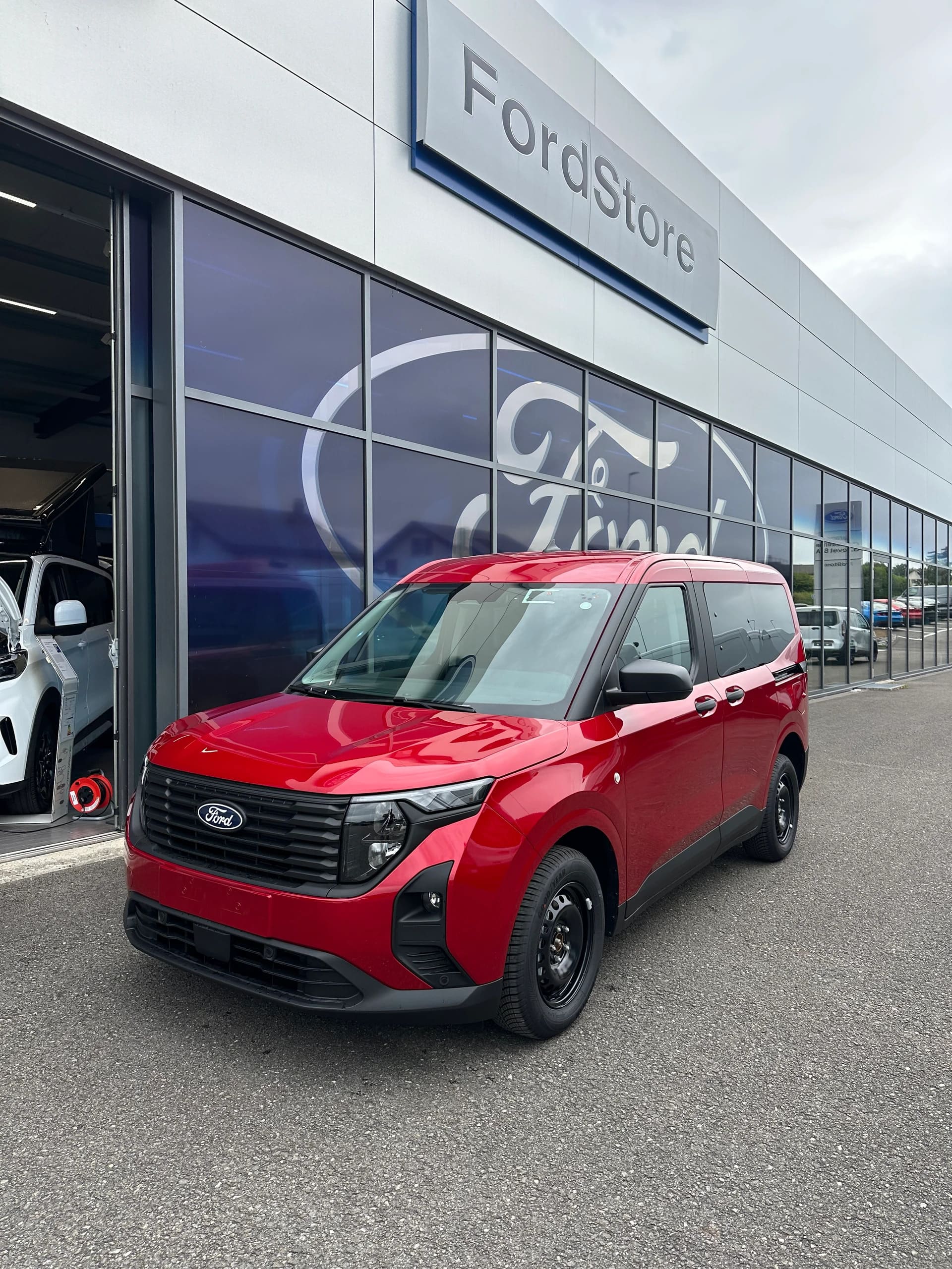 FORD Transit Courier dcab. van 1.0 Trend/125CV/Aut.-image-1