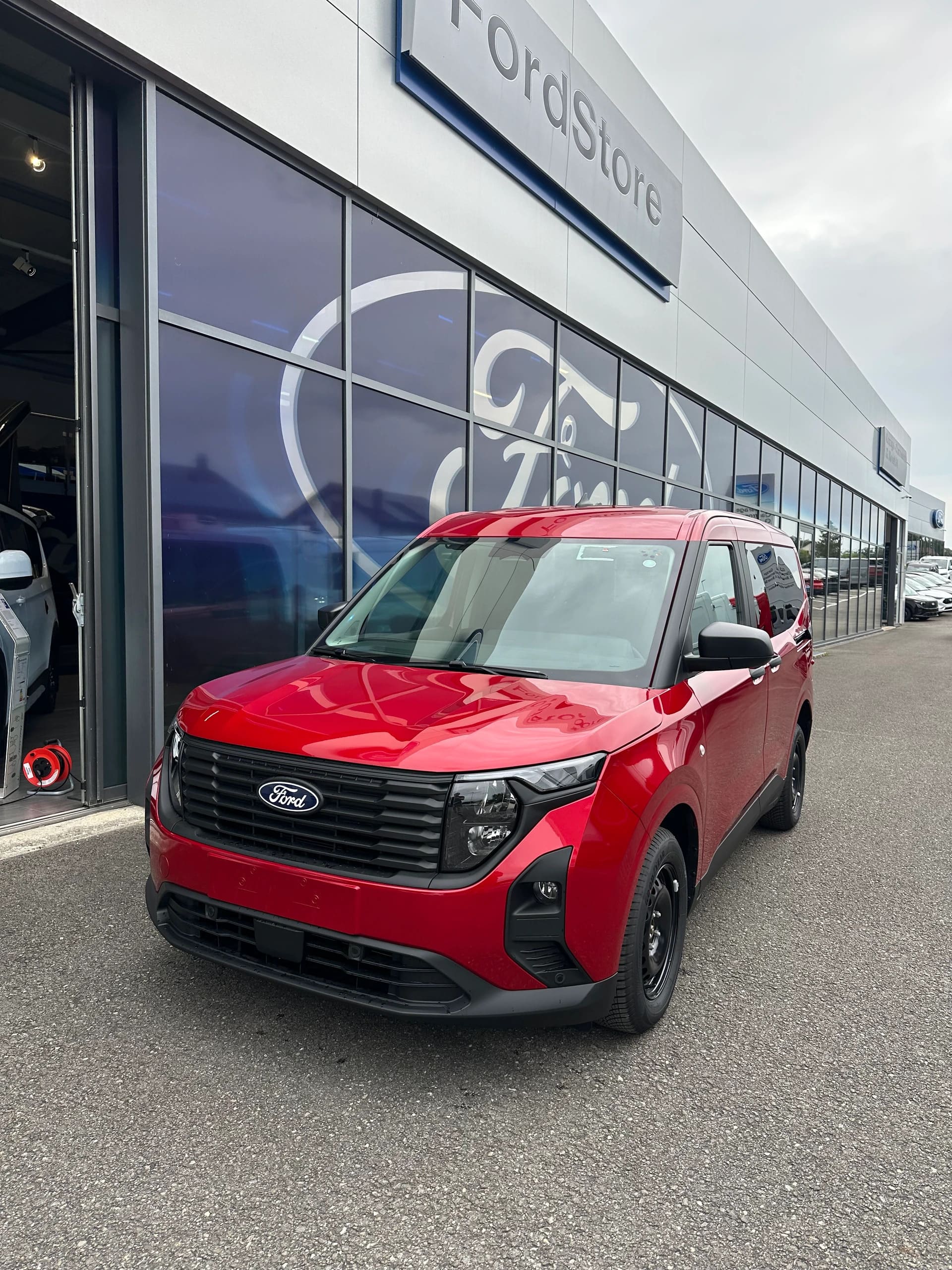 FORD Transit Courier dcab. van 1.0 Trend/125CV/Aut.-image-0