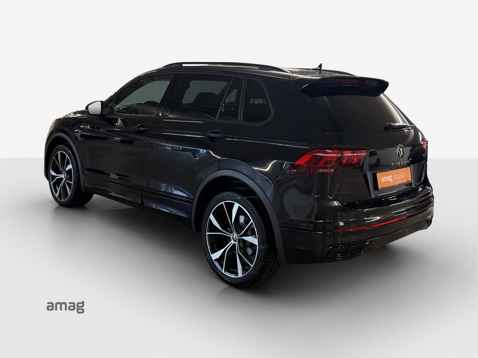 VW Tiguan 2.0TSI R-Line 4Motion DSG-image-2