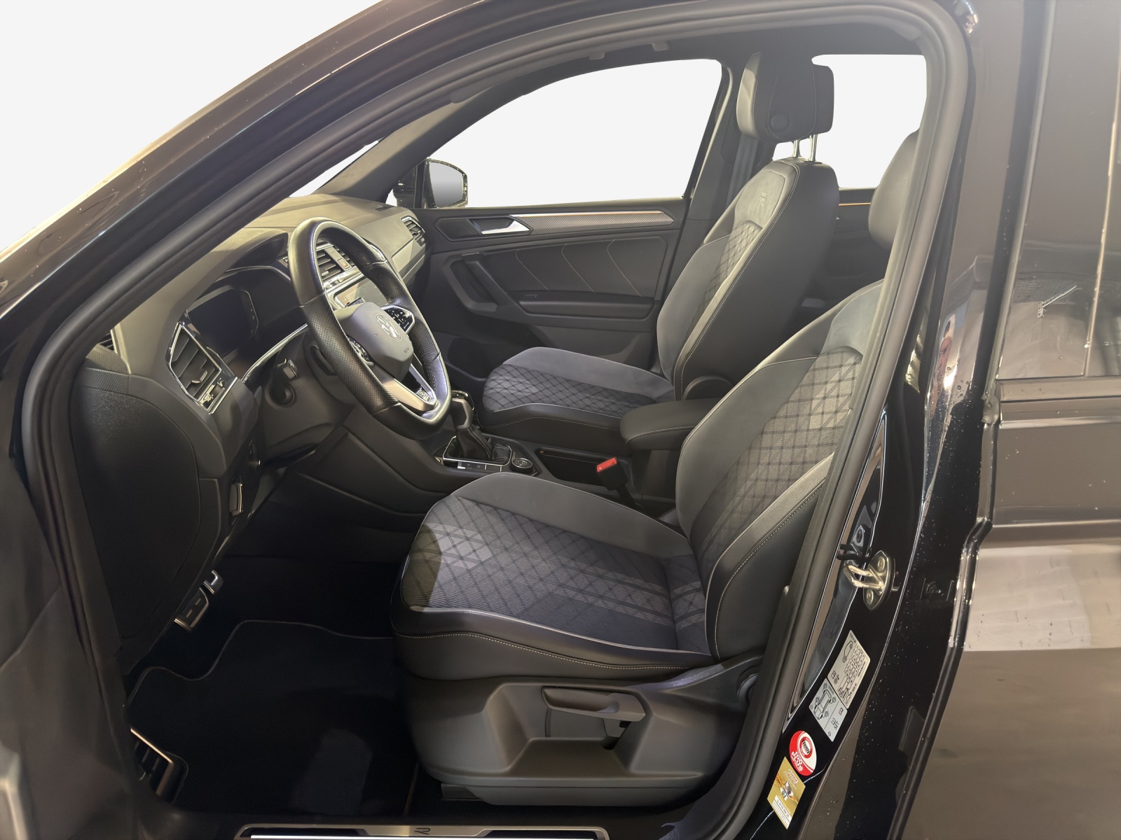 VW Tiguan 2.0TSI R-Line 4Motion DSG-image-7