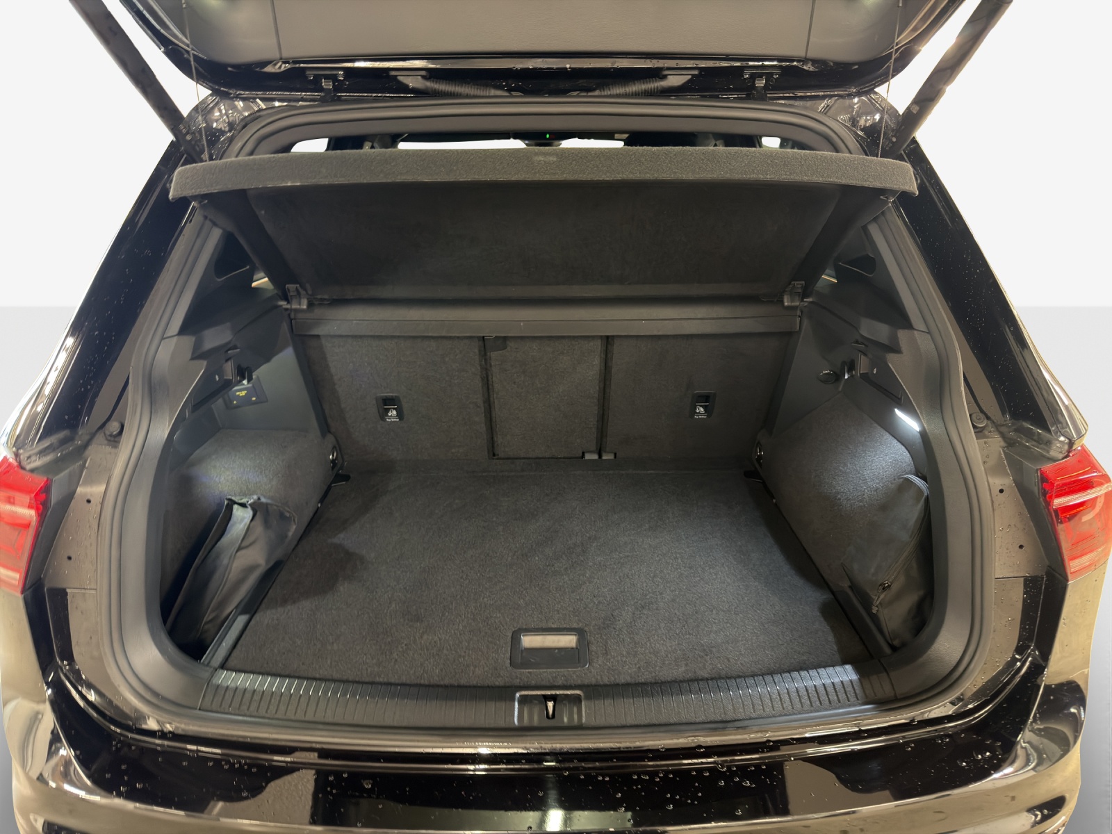 VW Tiguan 2.0TSI R-Line 4Motion DSG-image-12