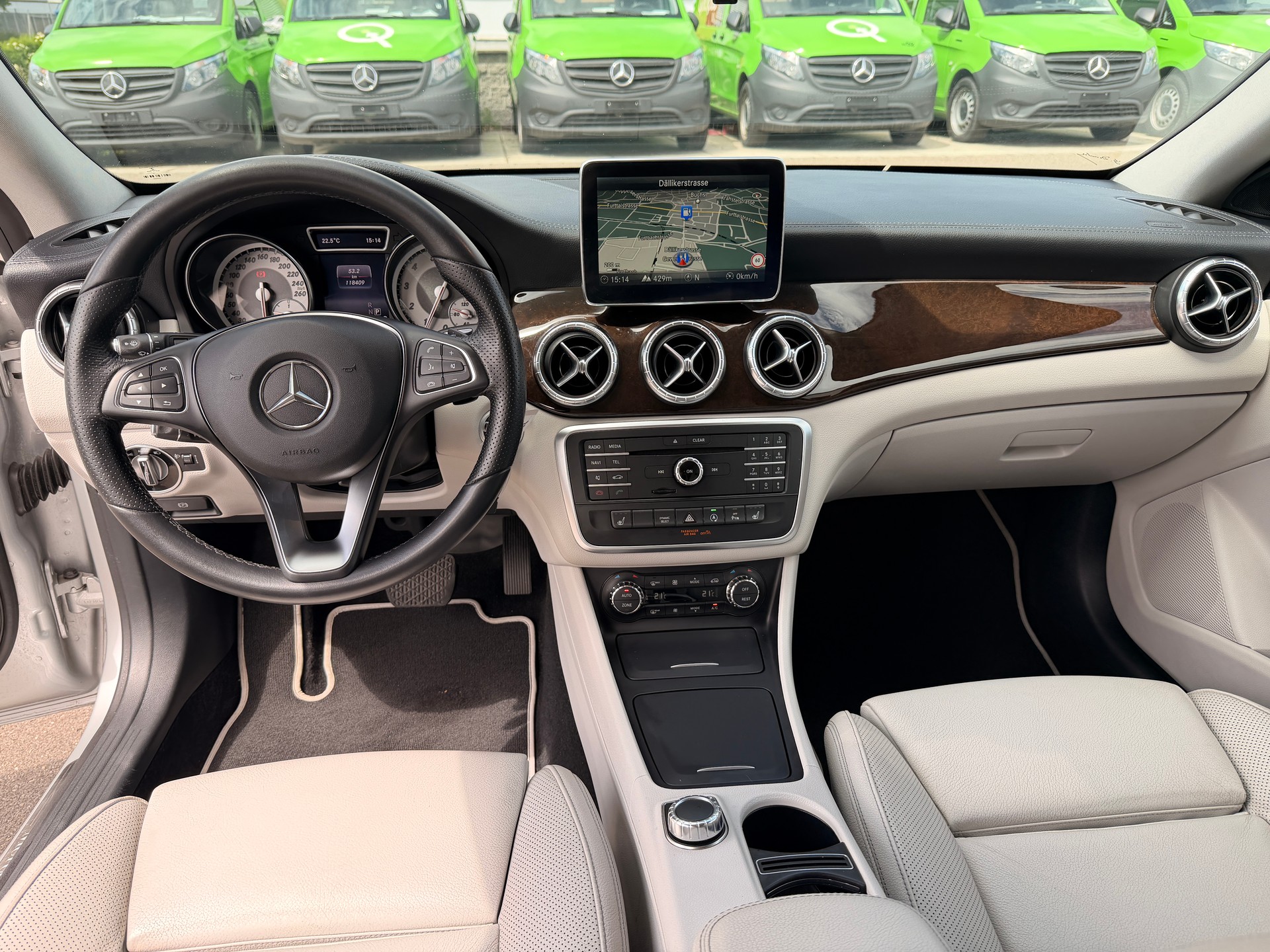 MERCEDES-BENZ CLA Shooting Brake 250 AMG Line 7G-DCT 4Matic-image-5