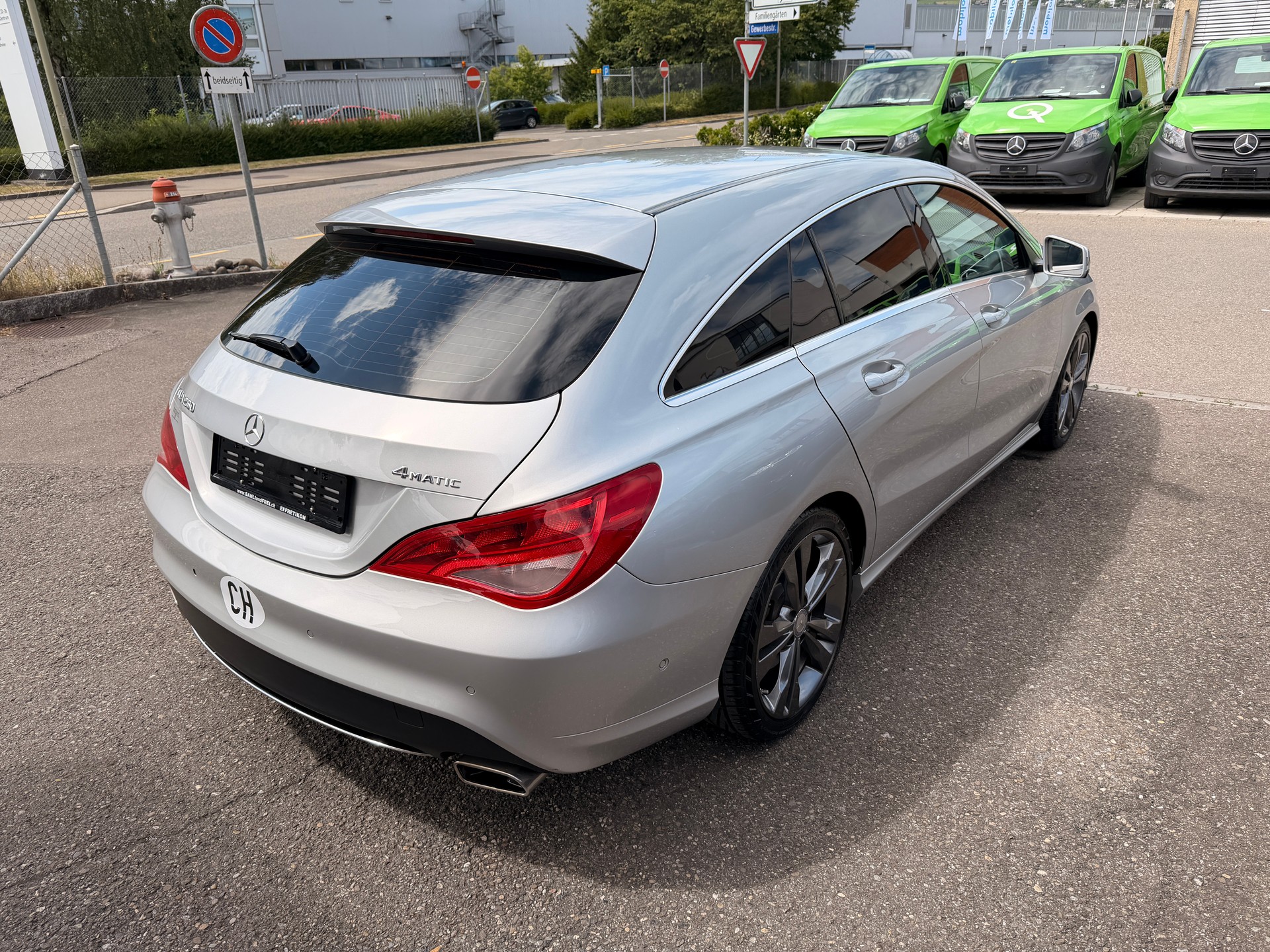 MERCEDES-BENZ CLA Shooting Brake 250 AMG Line 7G-DCT 4Matic-image-4