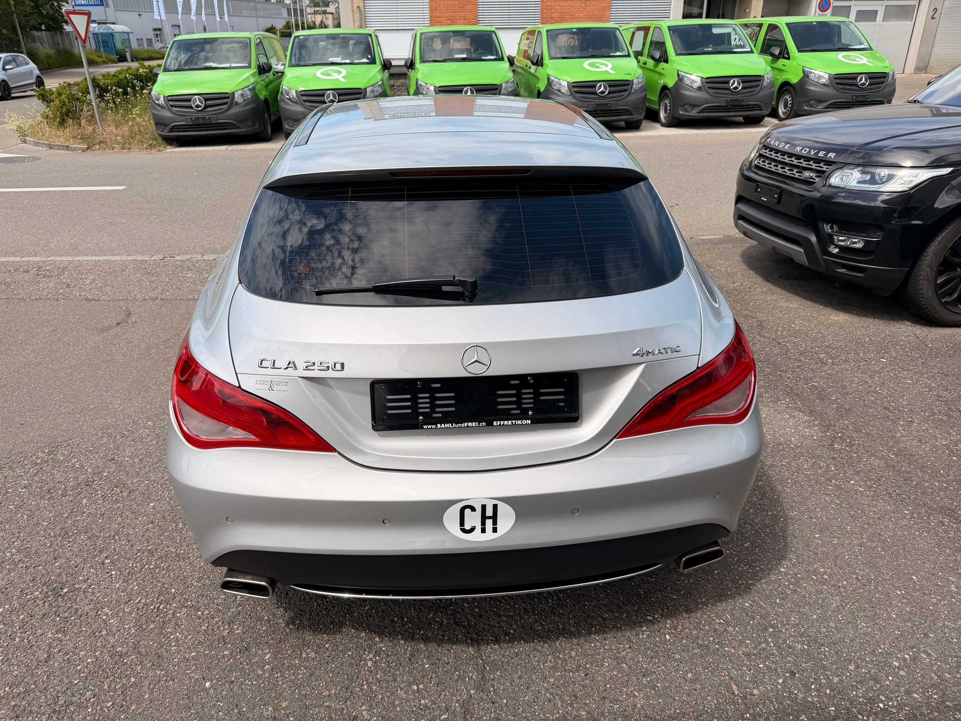 MERCEDES-BENZ CLA Shooting Brake 250 AMG Line 7G-DCT 4Matic-image-3