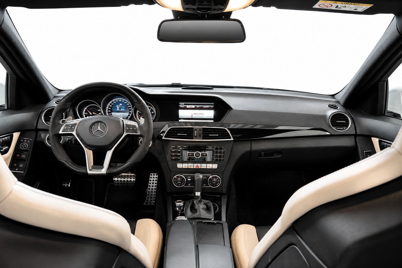 MERCEDES-BENZ C 63 V8 AMG-image-10