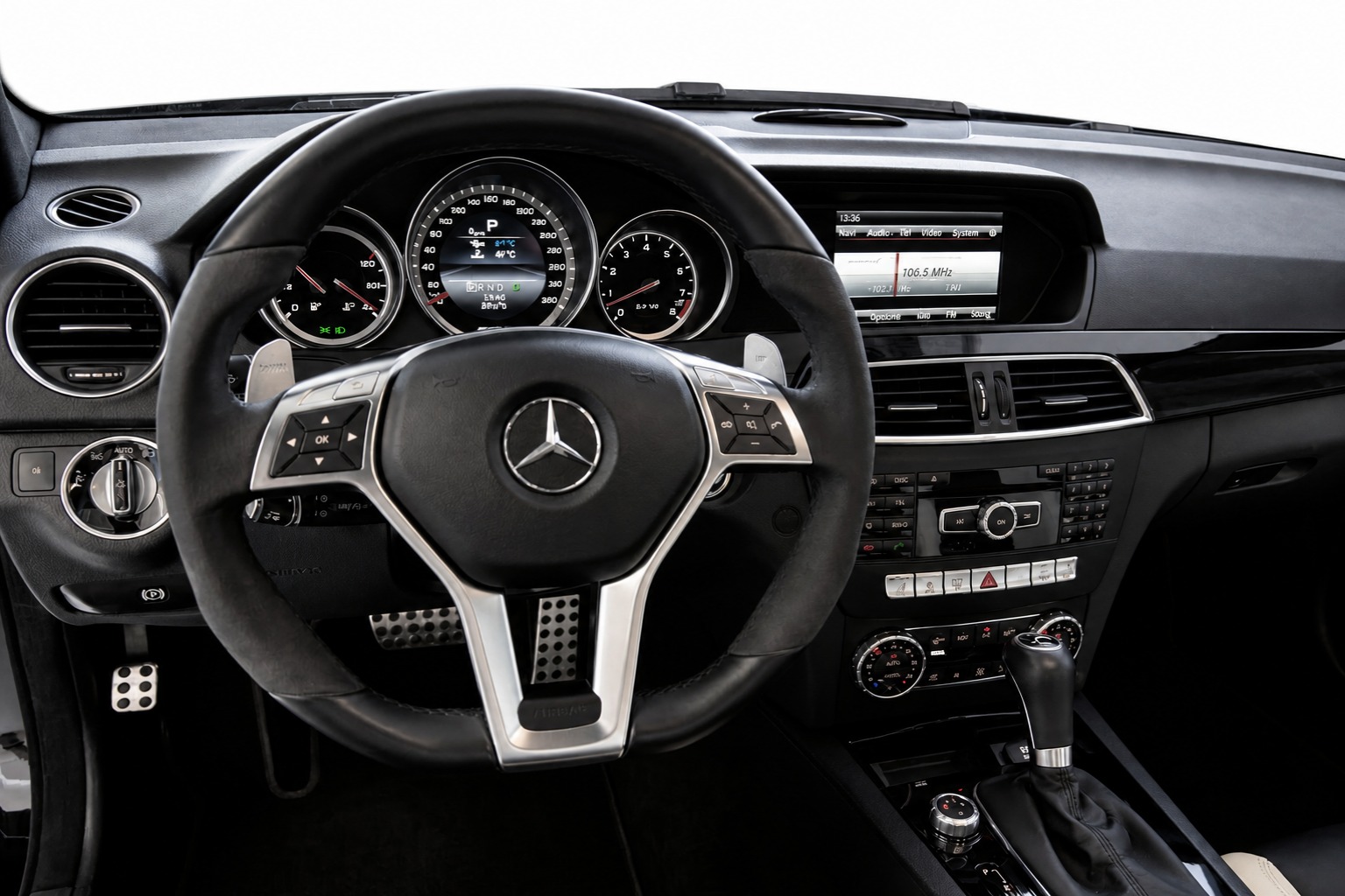 MERCEDES-BENZ C 63 V8 AMG-image-11