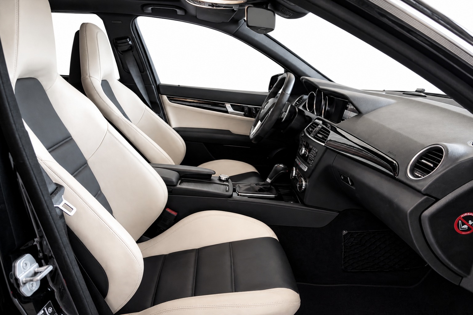 MERCEDES-BENZ C 63 V8 AMG-image-19