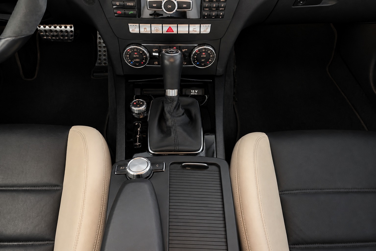 MERCEDES-BENZ C 63 V8 AMG-image-14