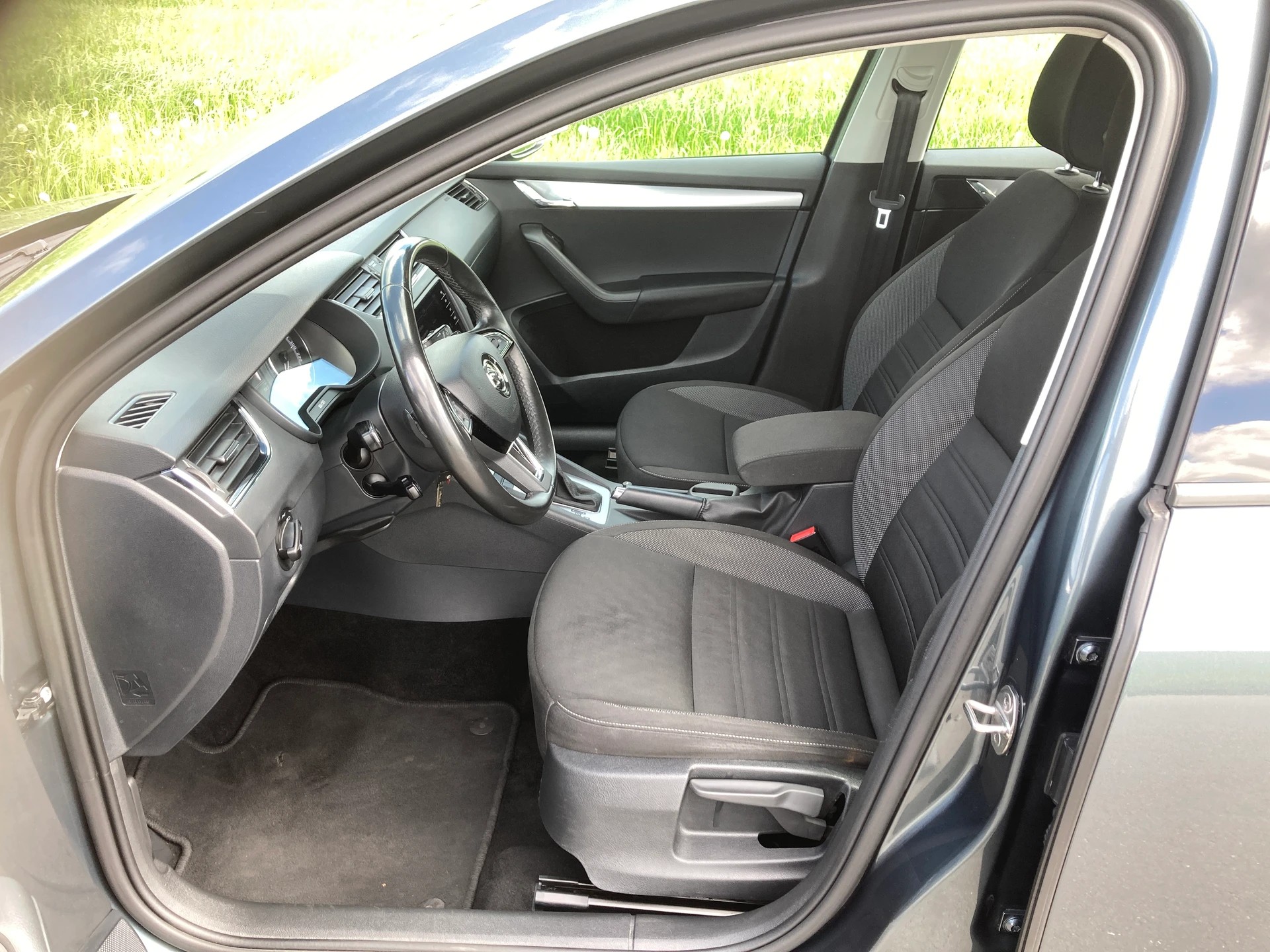 SKODA Octavia Combi 2.0 TDI Ambition 4x4 DSG-image-8