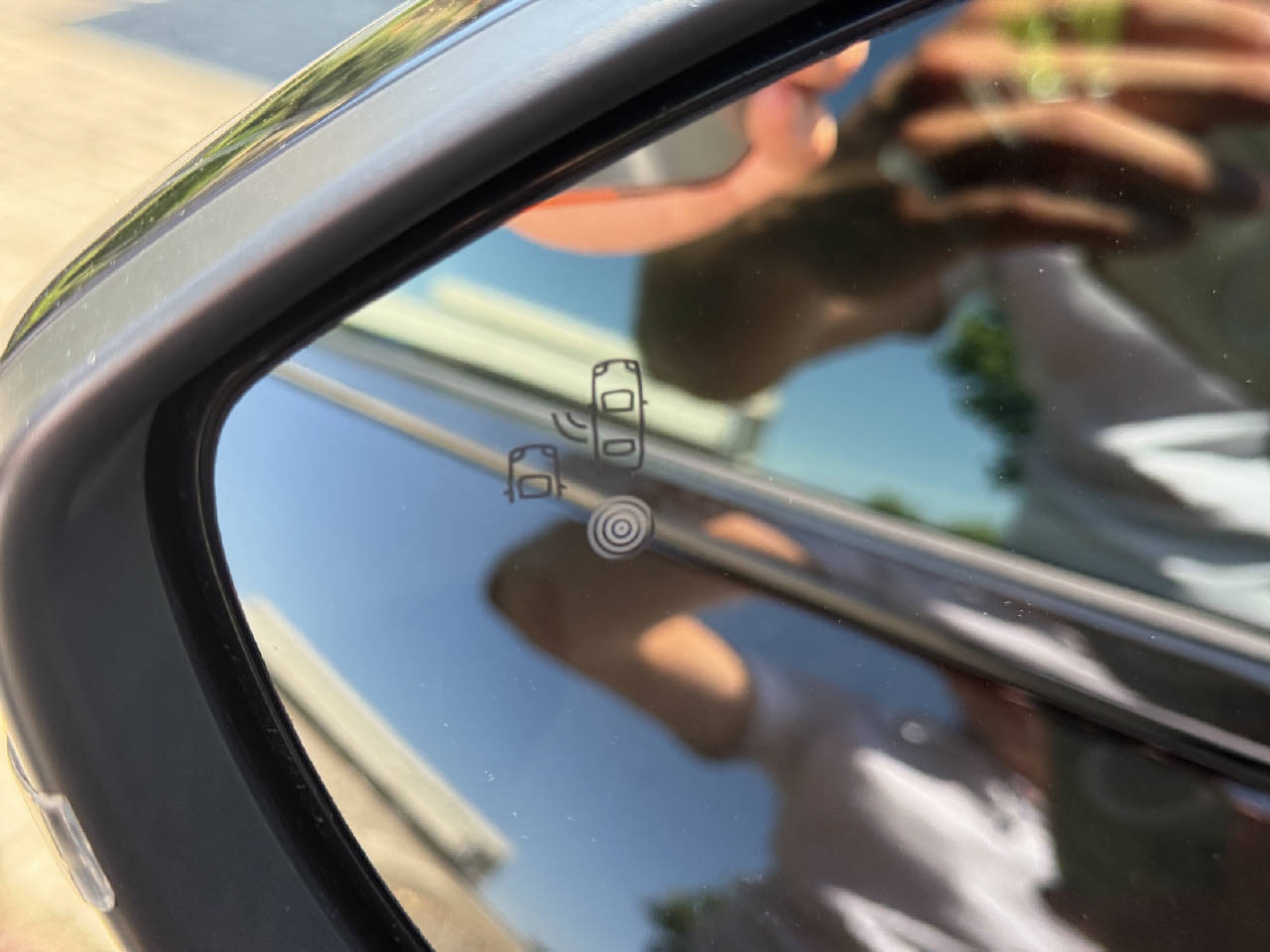 PEUGEOT 208 1.2 Hybrid 145 PS GT-image-16