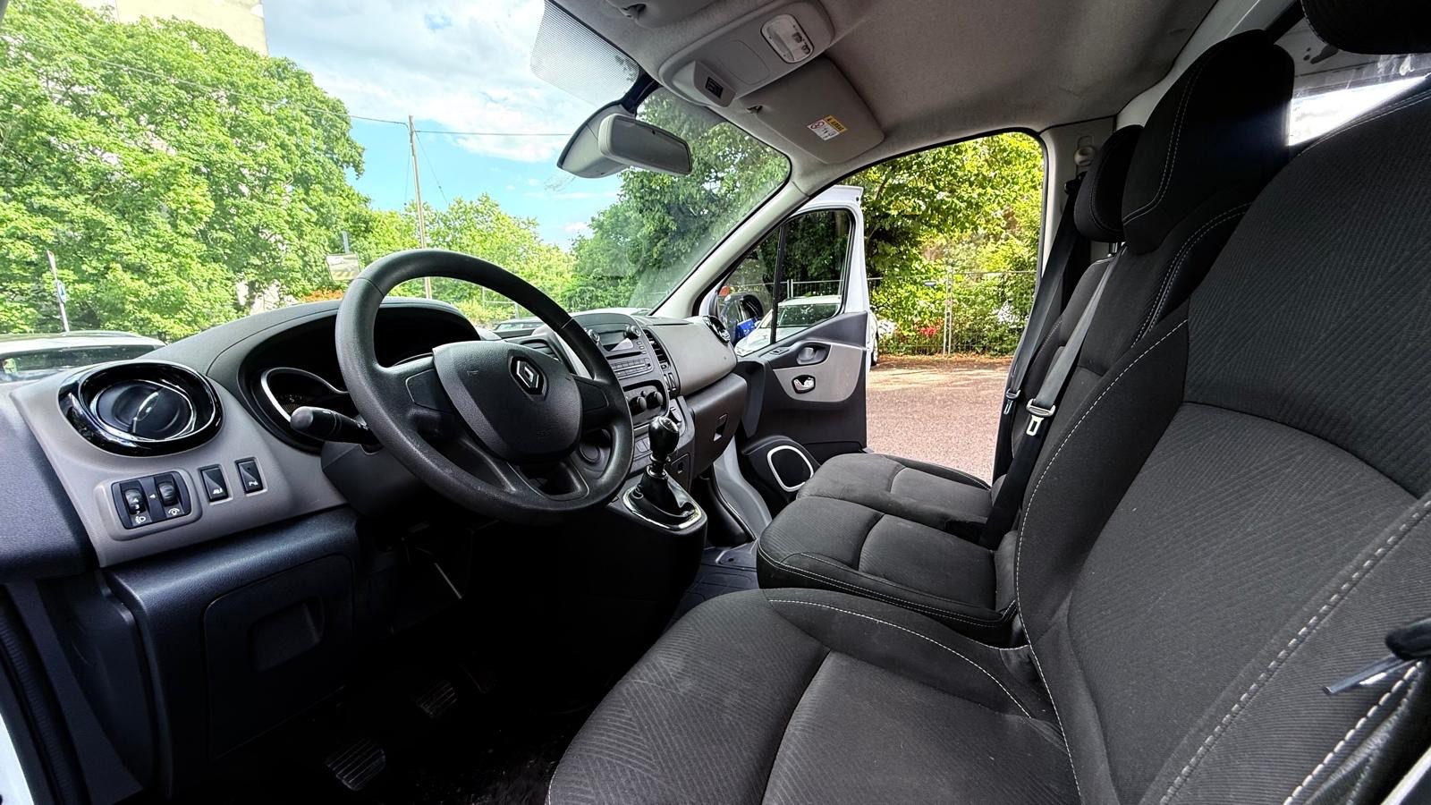 RENAULT Trafic 1.6 dCi 115 2.9t Acces L1H1-image-9