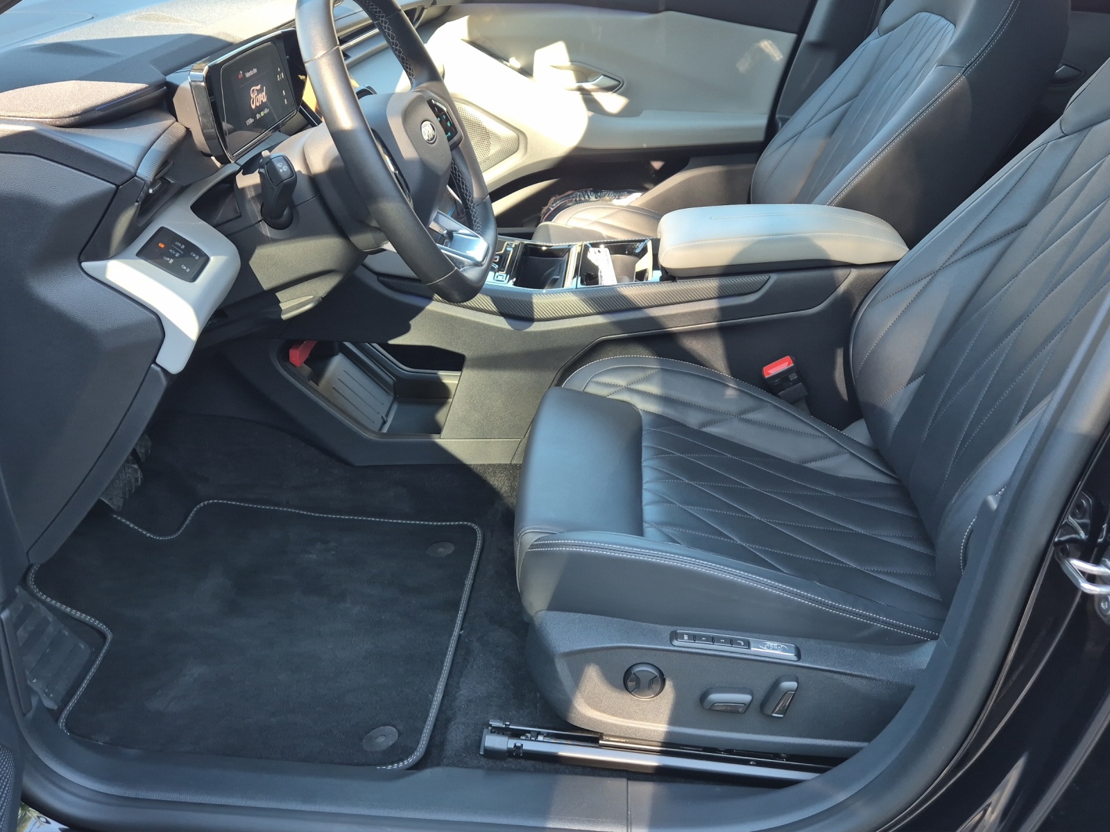 FORD Explorer Elektro 77kWh Extended Range*360°Kamera*Panoramadach*Head upDisplay*Anhängerkupplung*-image-8