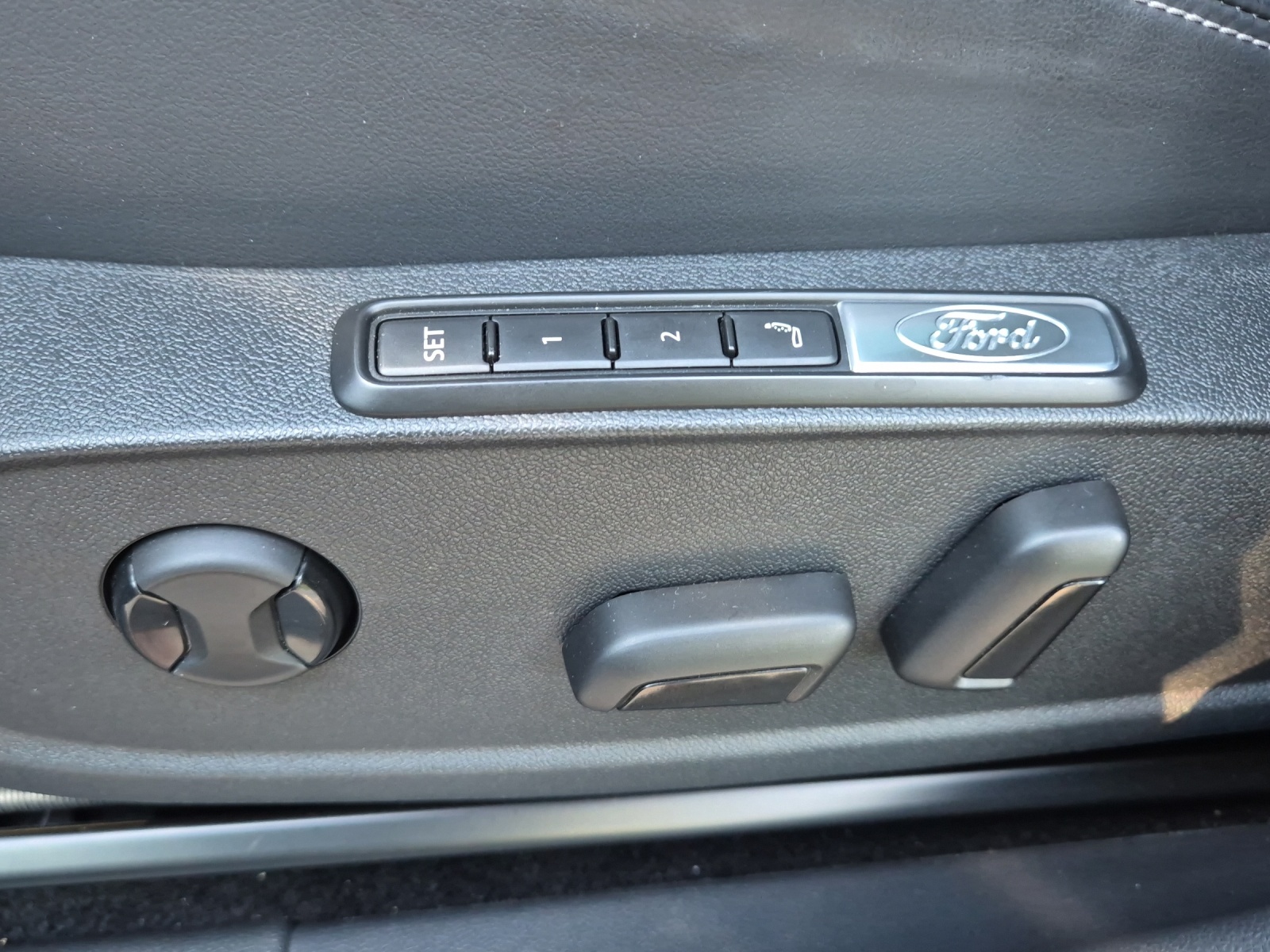 FORD Explorer Elektro 77kWh Extended Range*360°Kamera*Panoramadach*Head upDisplay*Anhängerkupplung*-image-20