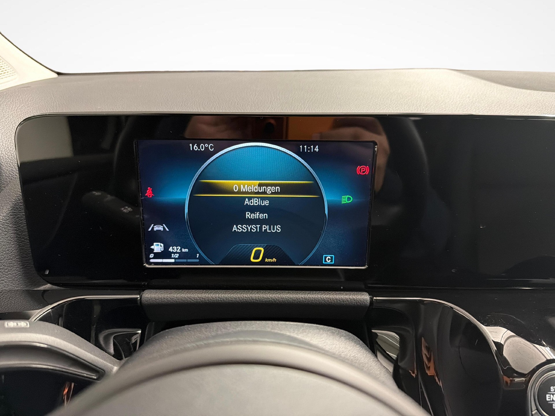 MERCEDES-BENZ B 200 d-image-12