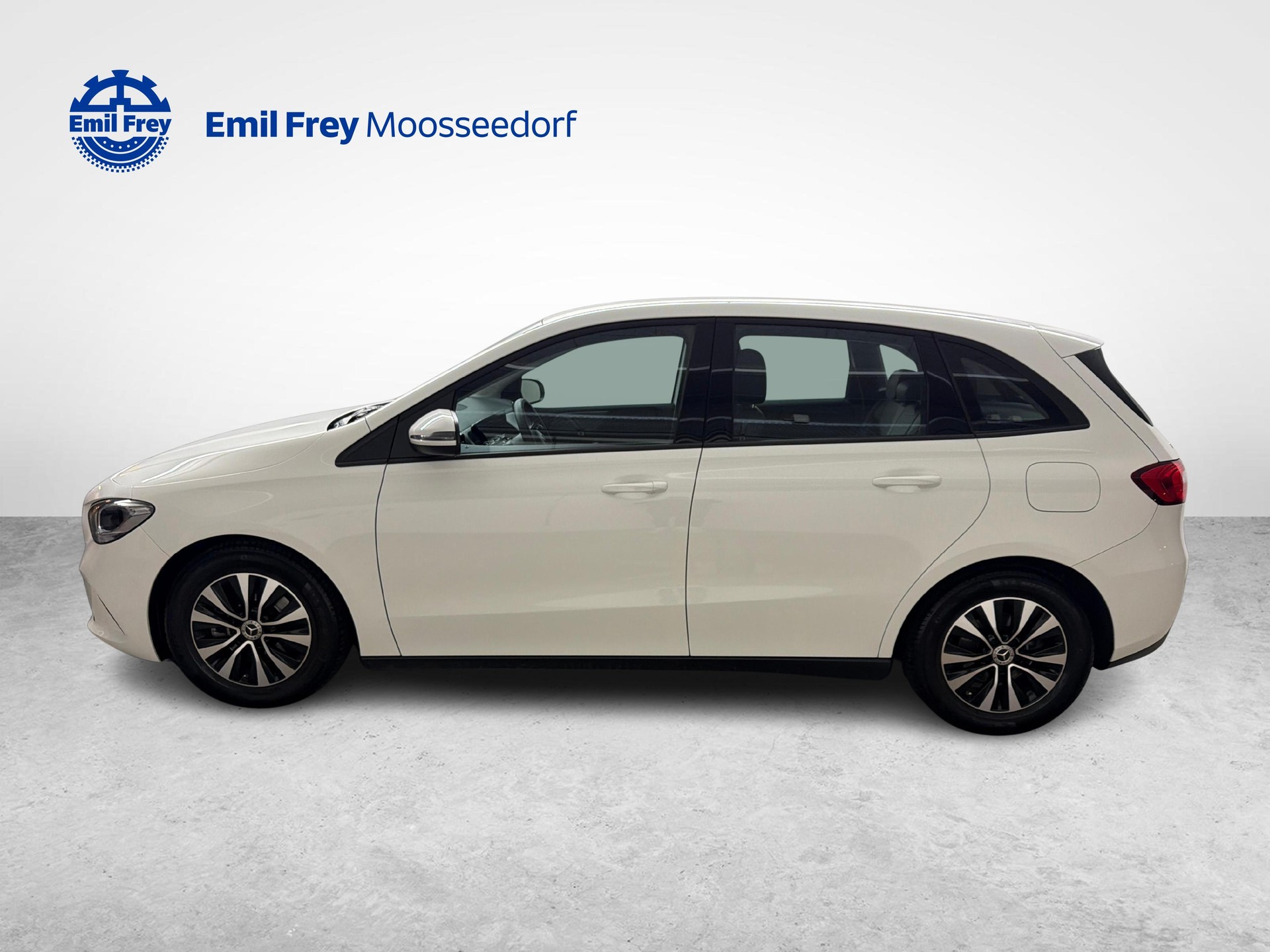 MERCEDES-BENZ B 200 d-showroom-element-1