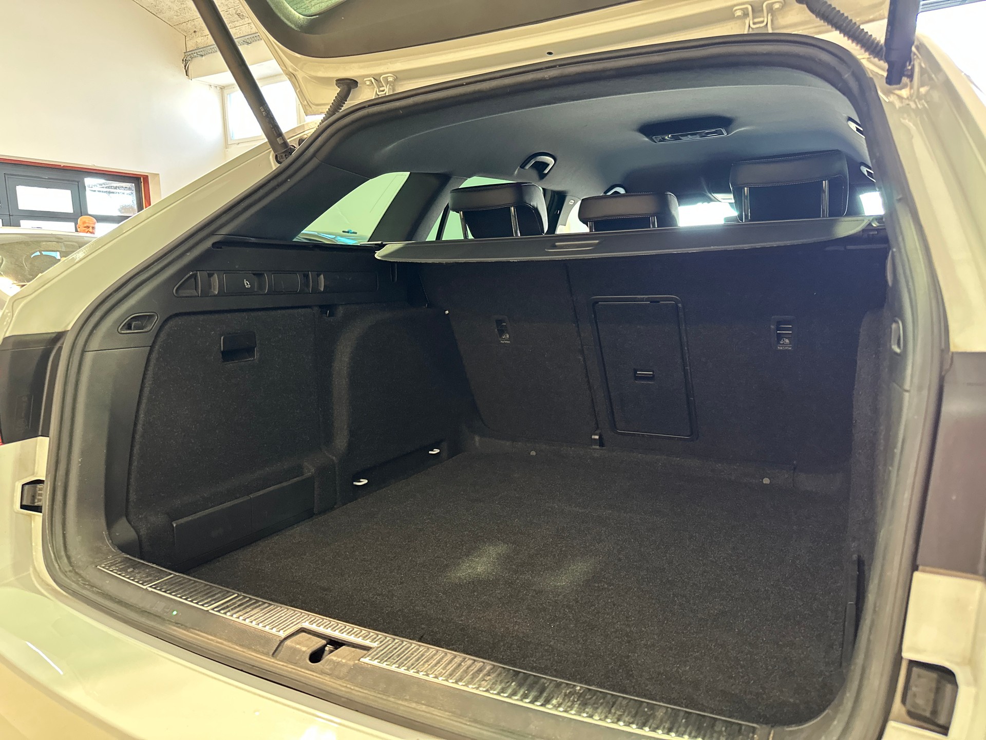 SKODA Superb Combi 2.0 TDi SportLine 4x4 DSG-image-7