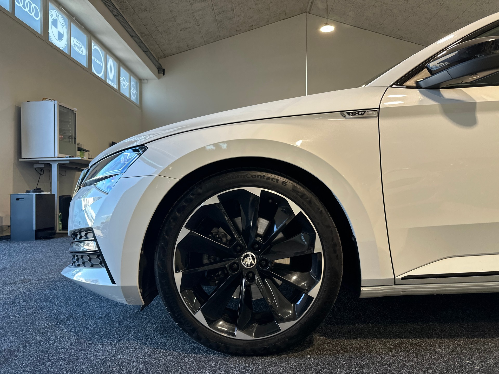 SKODA Superb Combi 2.0 TDi SportLine 4x4 DSG-showroom-element-3