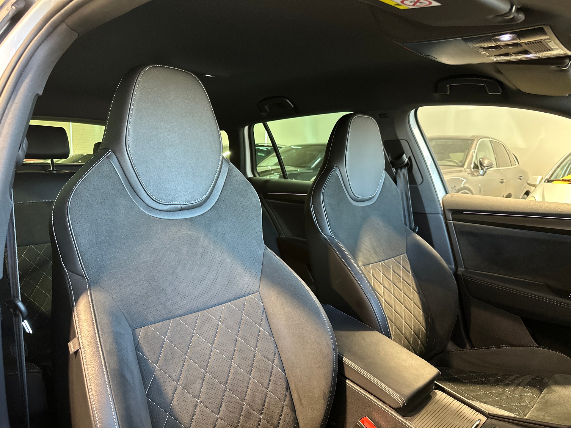 SKODA Superb Combi 2.0 TDi SportLine 4x4 DSG-image-13