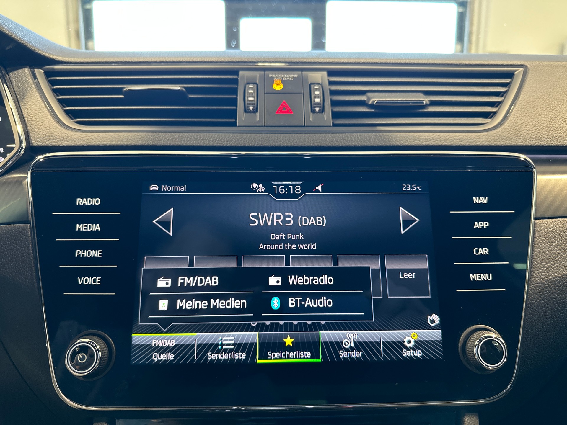 SKODA Superb Combi 2.0 TDi SportLine 4x4 DSG-image-20