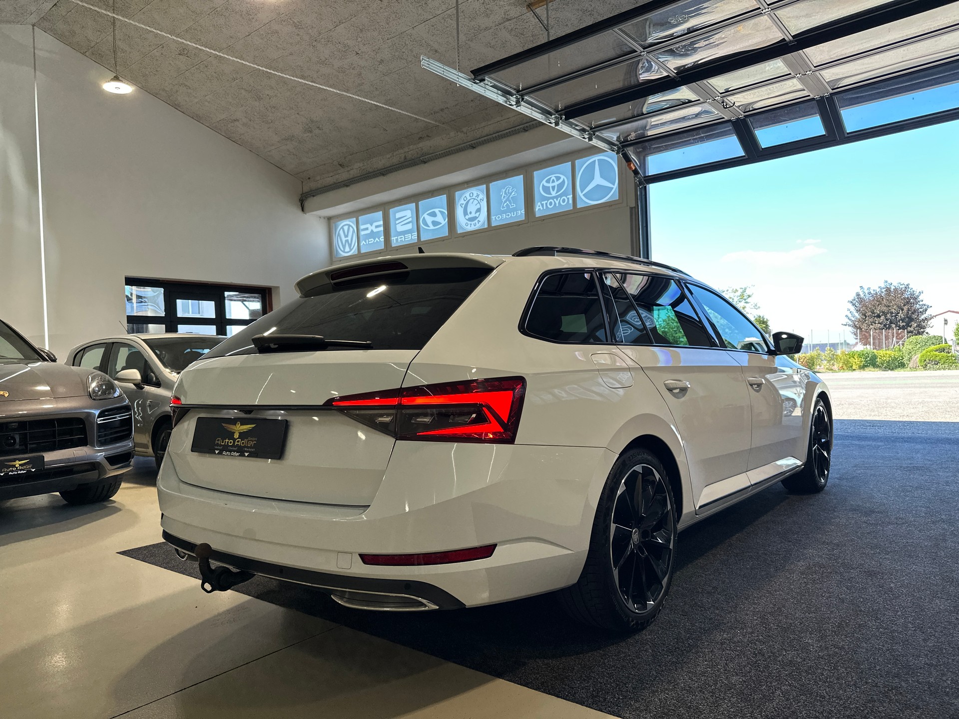 SKODA Superb Combi 2.0 TDi SportLine 4x4 DSG-image-8