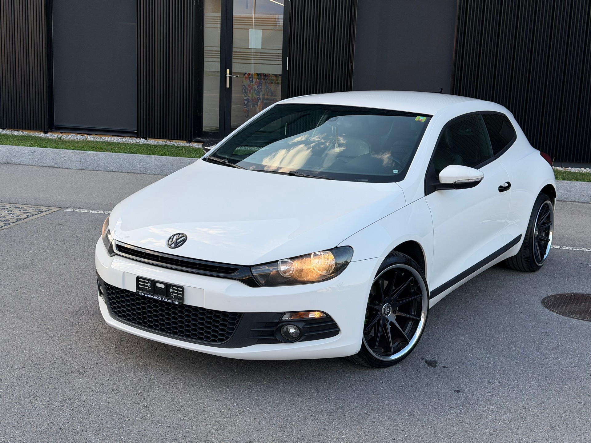 VW Scirocco 2.0 TSI DSG-image-13