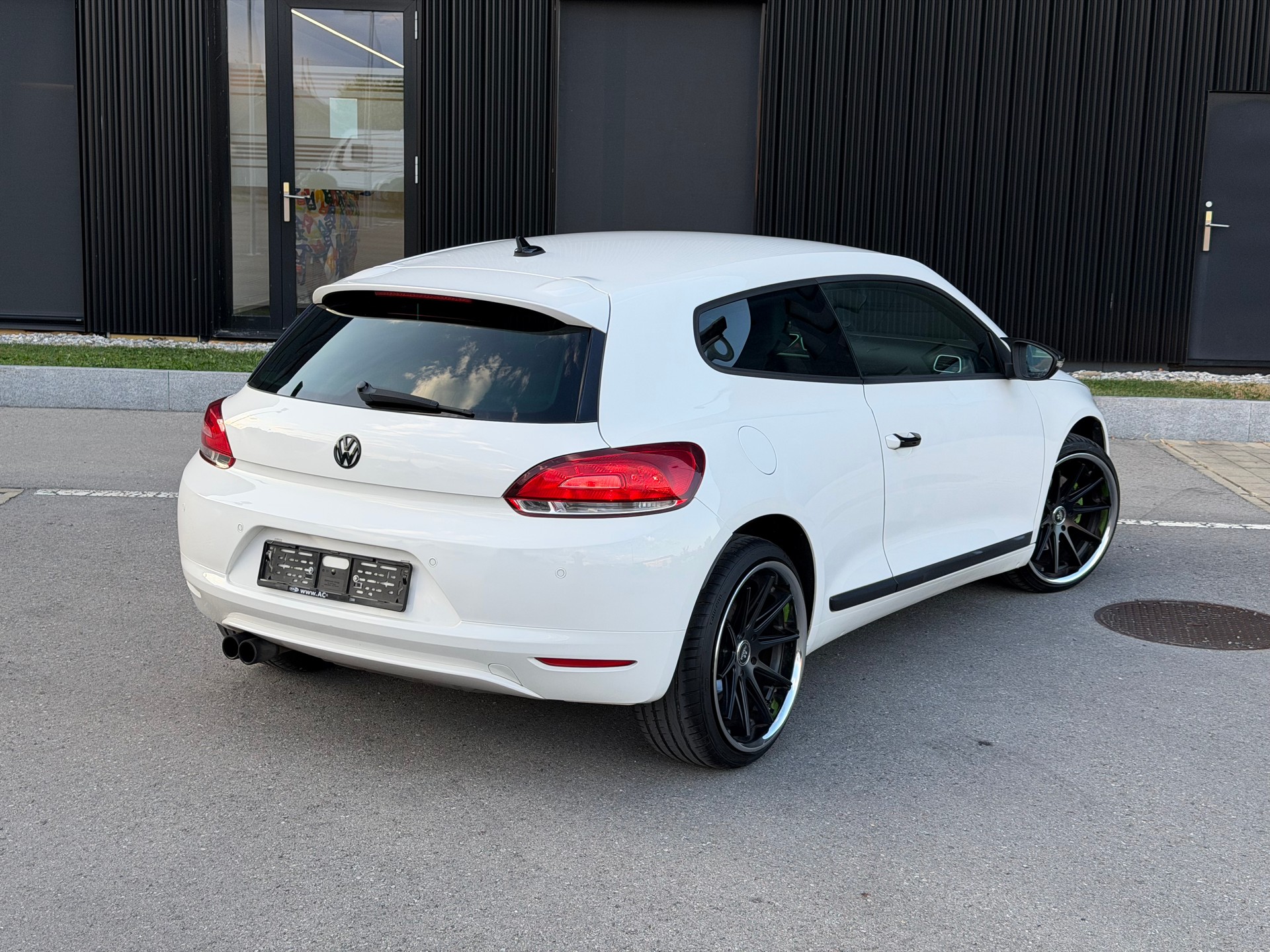 VW Scirocco 2.0 TSI DSG-image-5
