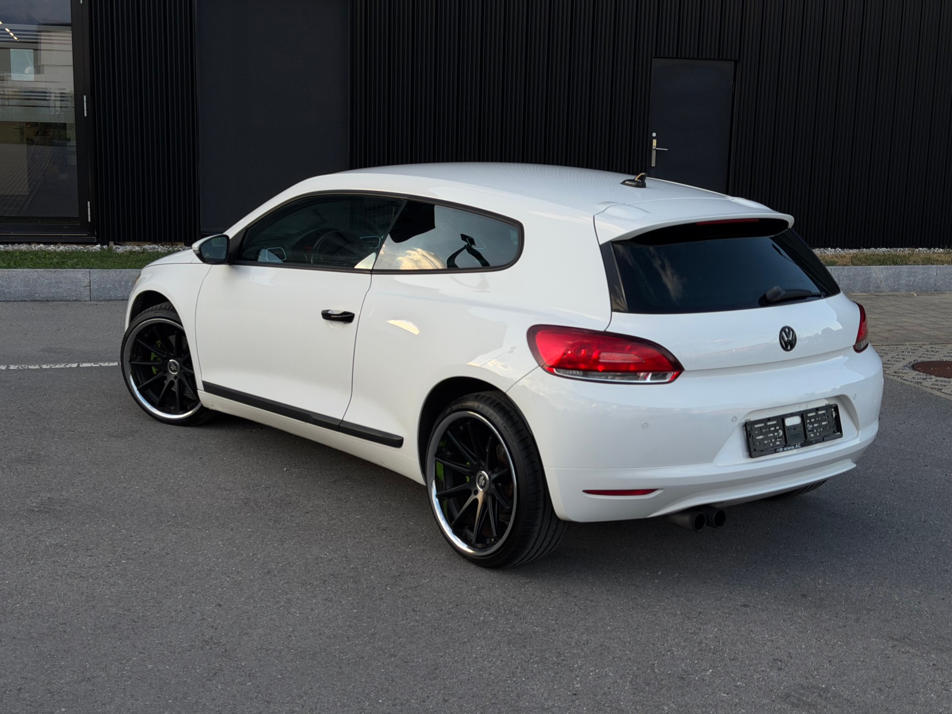 VW Scirocco 2.0 TSI DSG-image-15