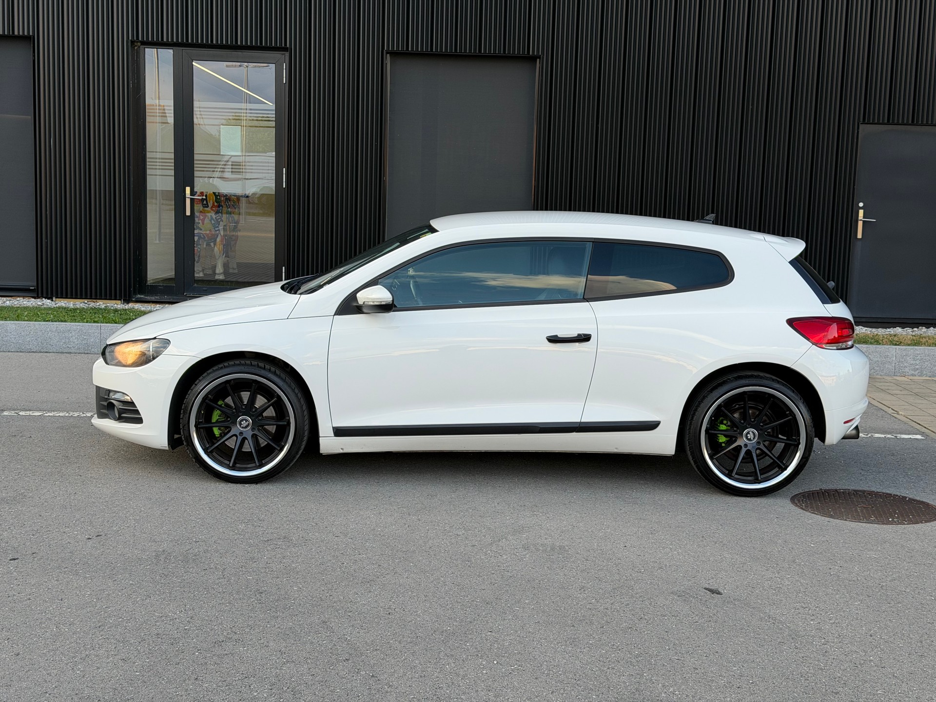 VW Scirocco 2.0 TSI DSG-image-3