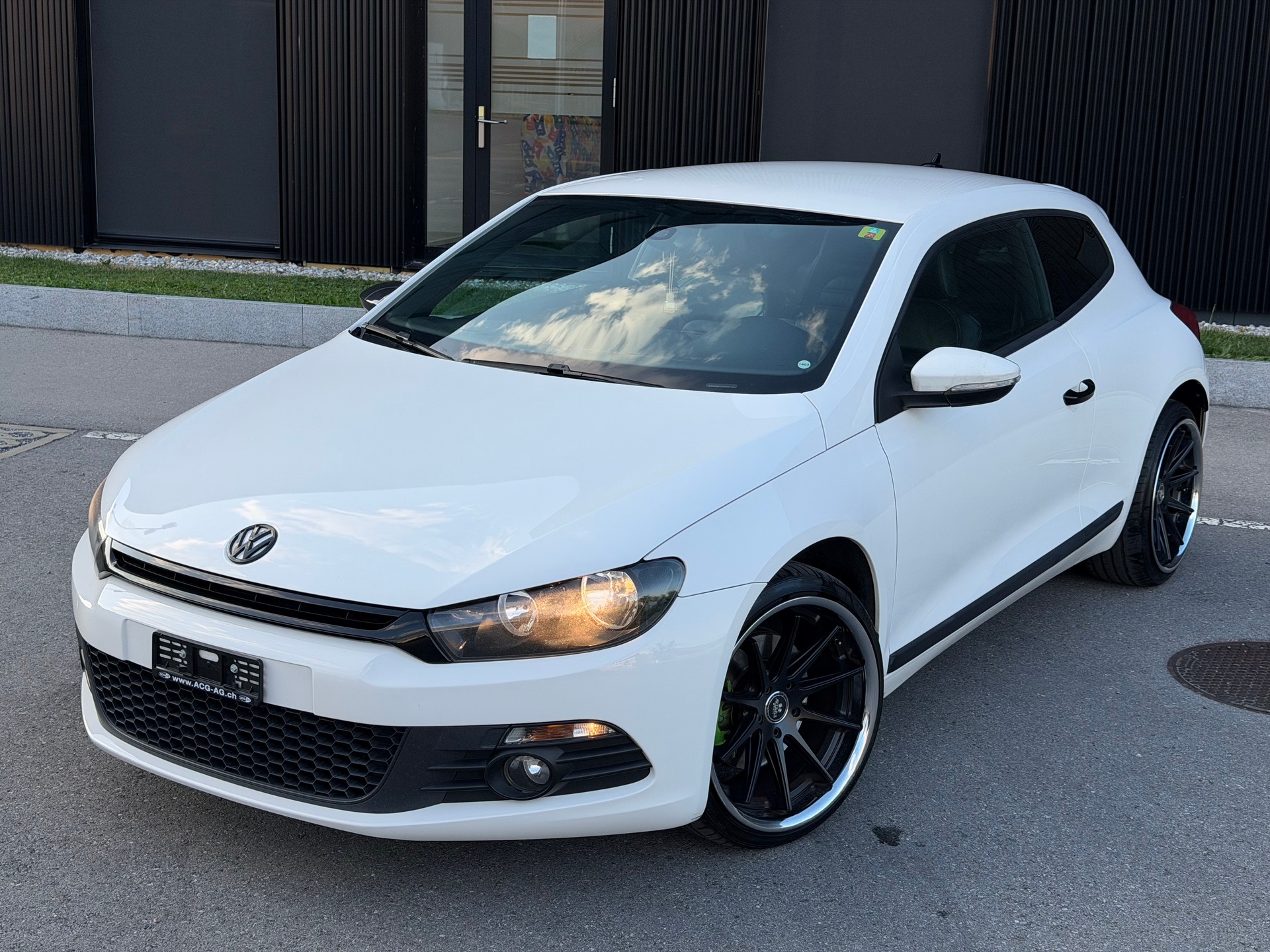 VW Scirocco 2.0 TSI DSG-image-2