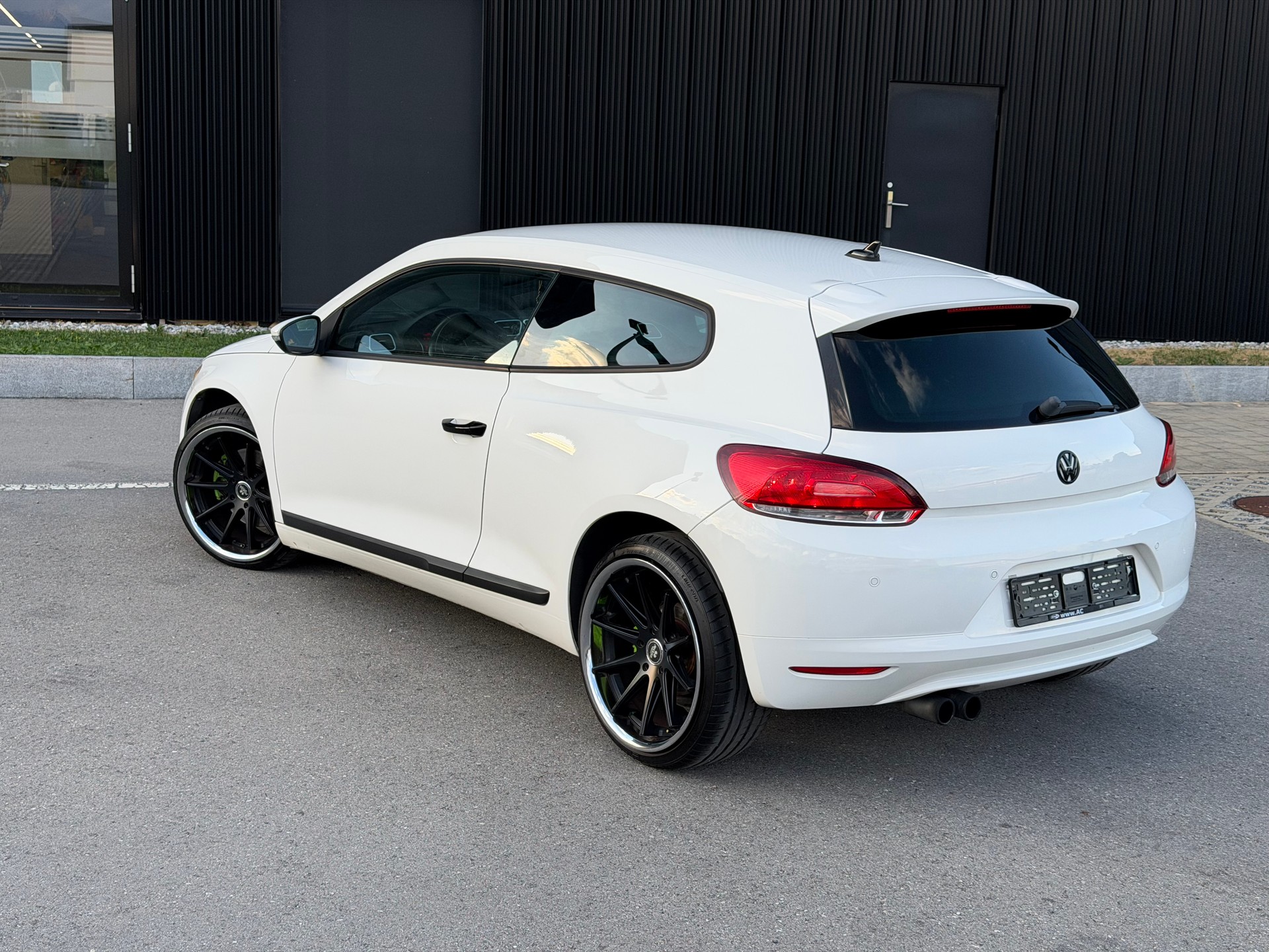 VW Scirocco 2.0 TSI DSG-image-7