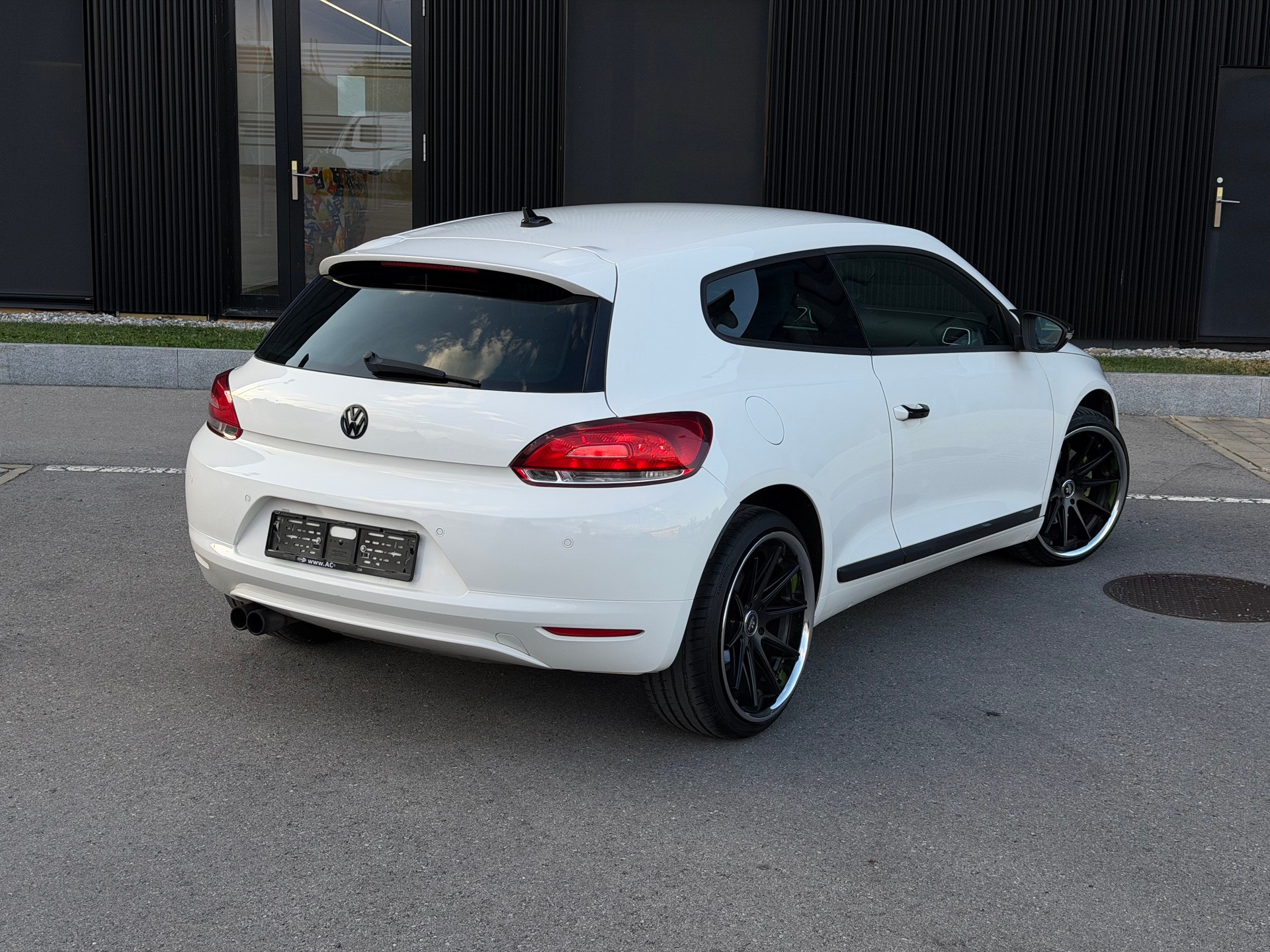 VW Scirocco 2.0 TSI DSG-image-14