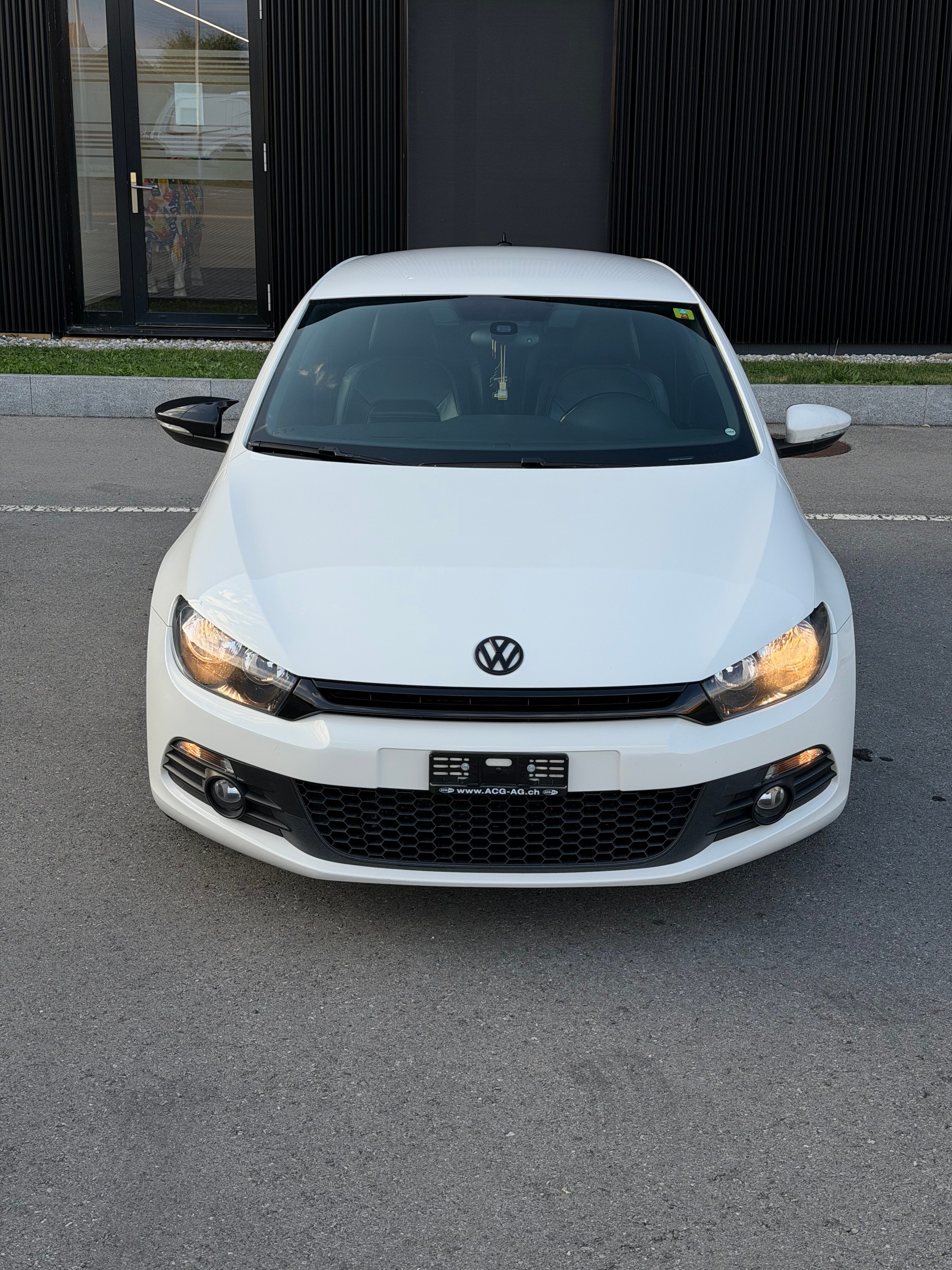 VW Scirocco 2.0 TSI DSG-image-1