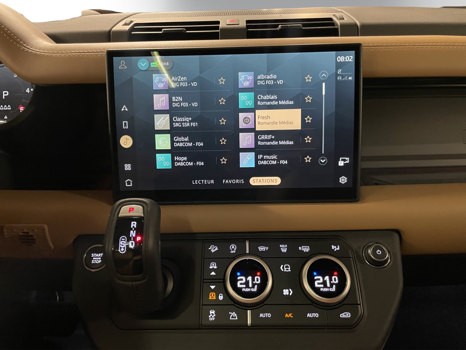 LAND ROVER Defender 110 3.0 D I6 300 X-Dynamic HSE AWD AT8-image-11