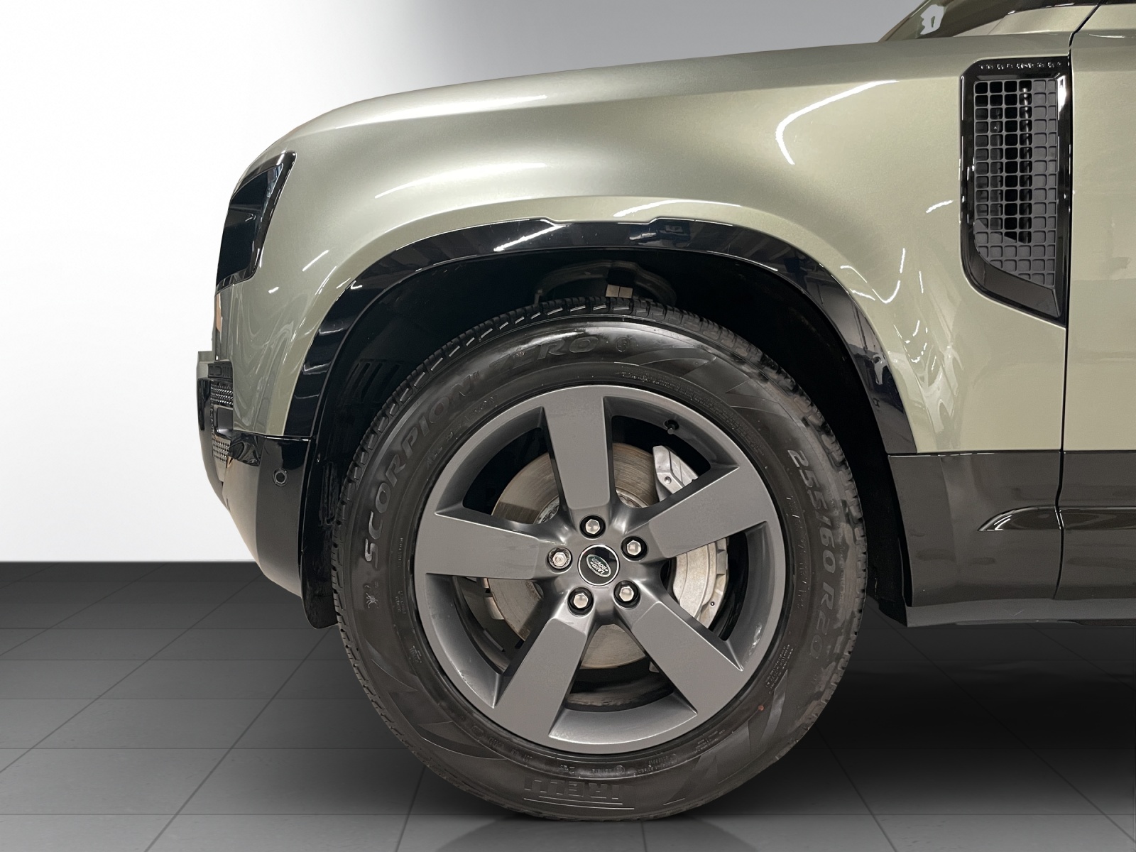 LAND ROVER Defender 110 3.0 D I6 300 X-Dynamic HSE AWD AT8-image-4