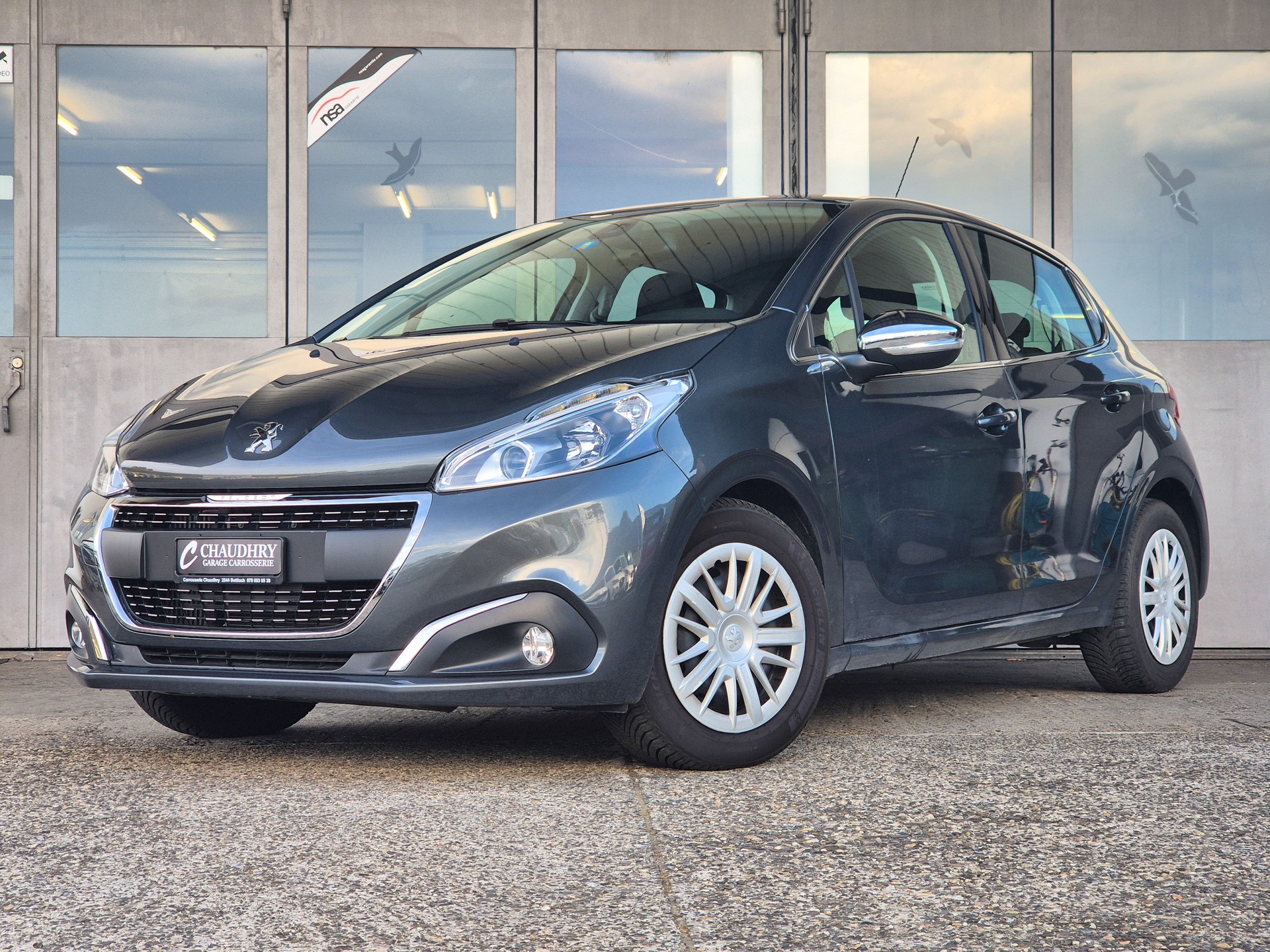 PEUGEOT 208 1.2 PureTech Allure-image-0