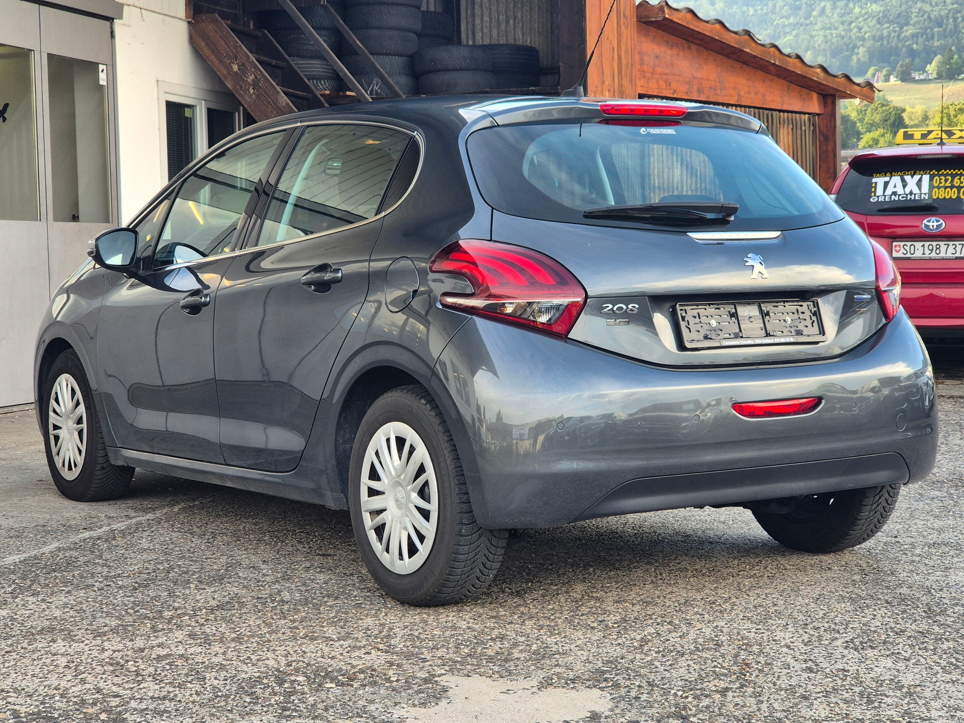 PEUGEOT 208 1.2 PureTech Allure-image-8