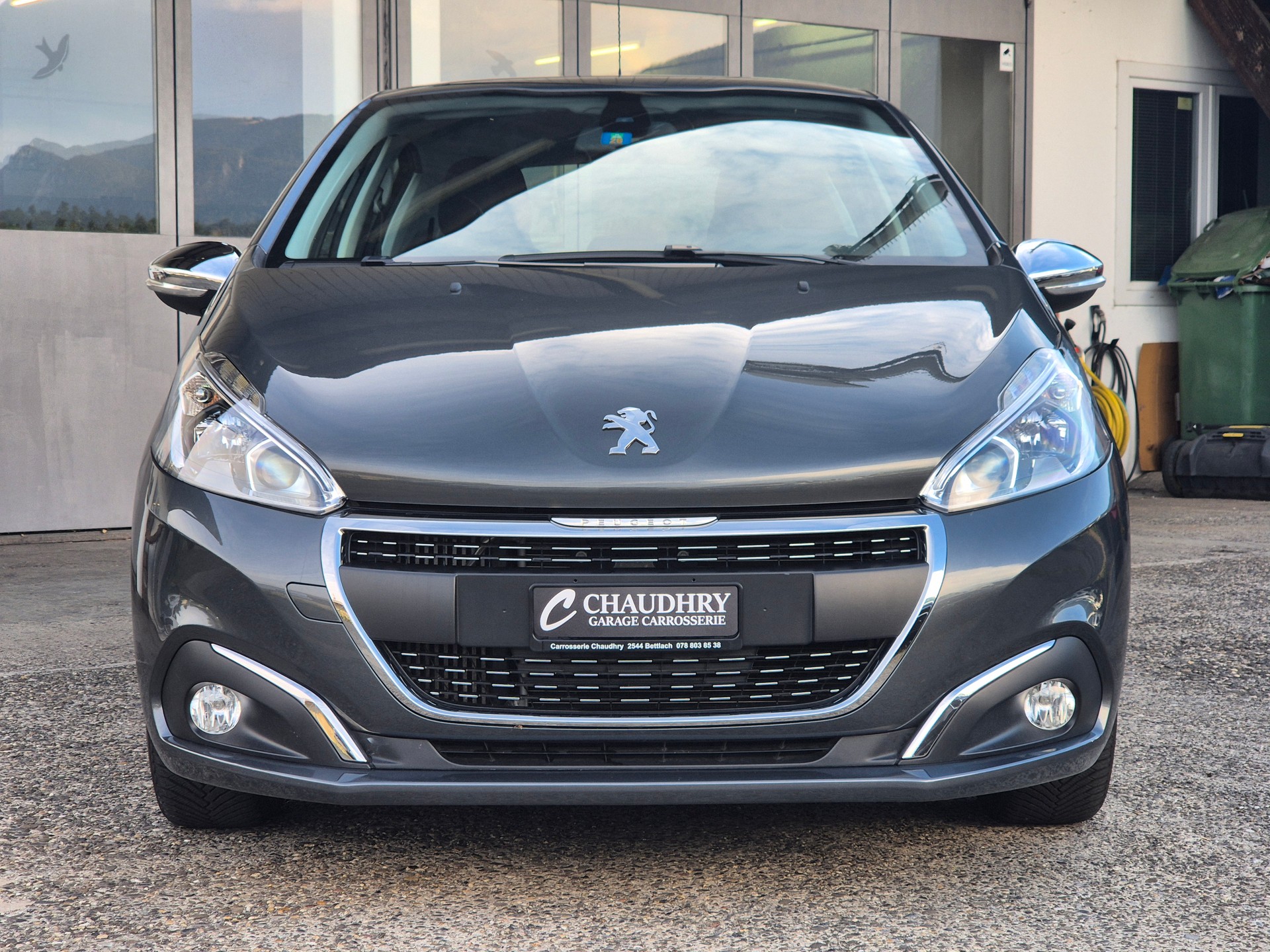 PEUGEOT 208 1.2 PureTech Allure-image-1