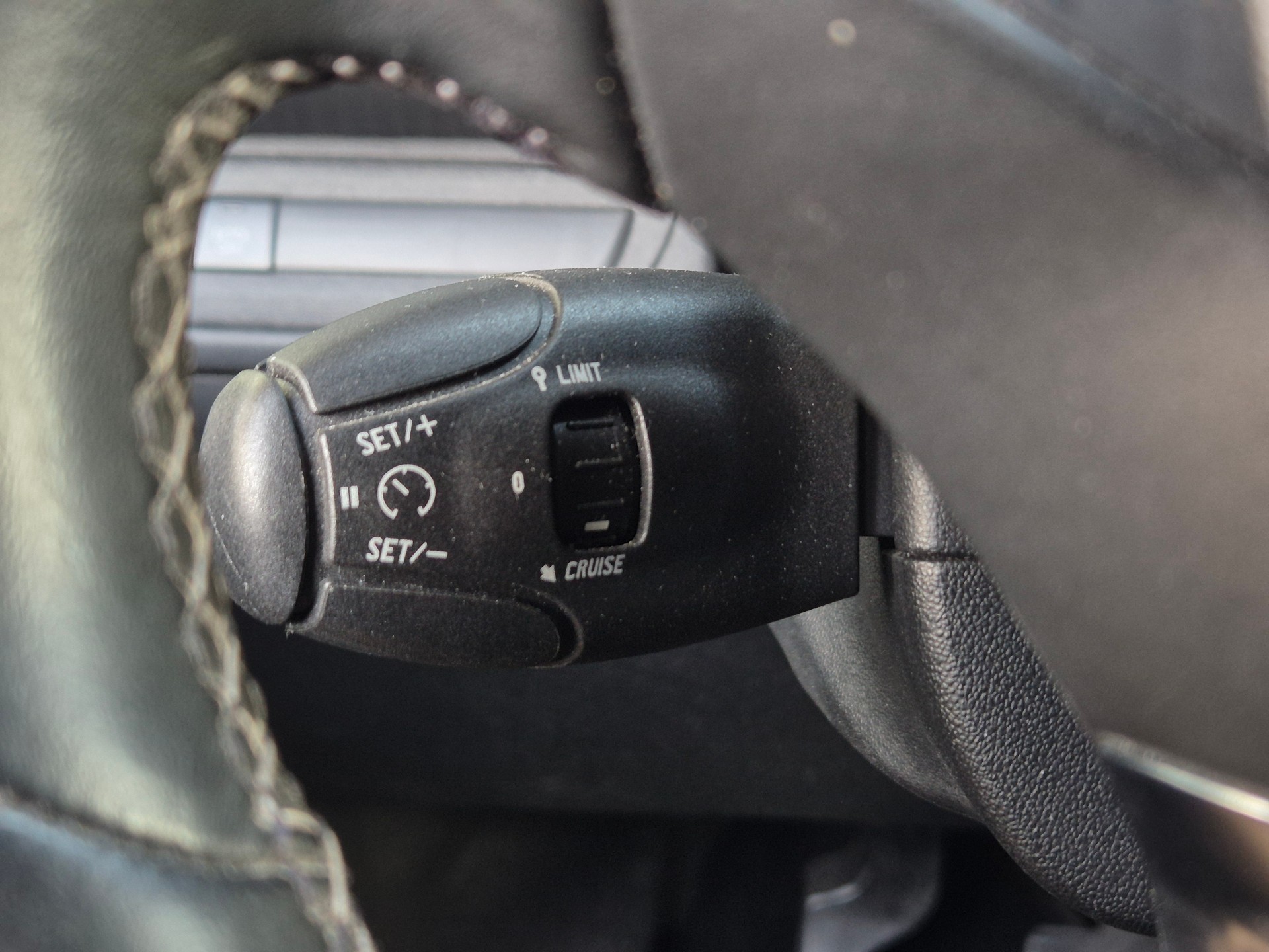 PEUGEOT 208 1.2 PureTech Allure-image-25
