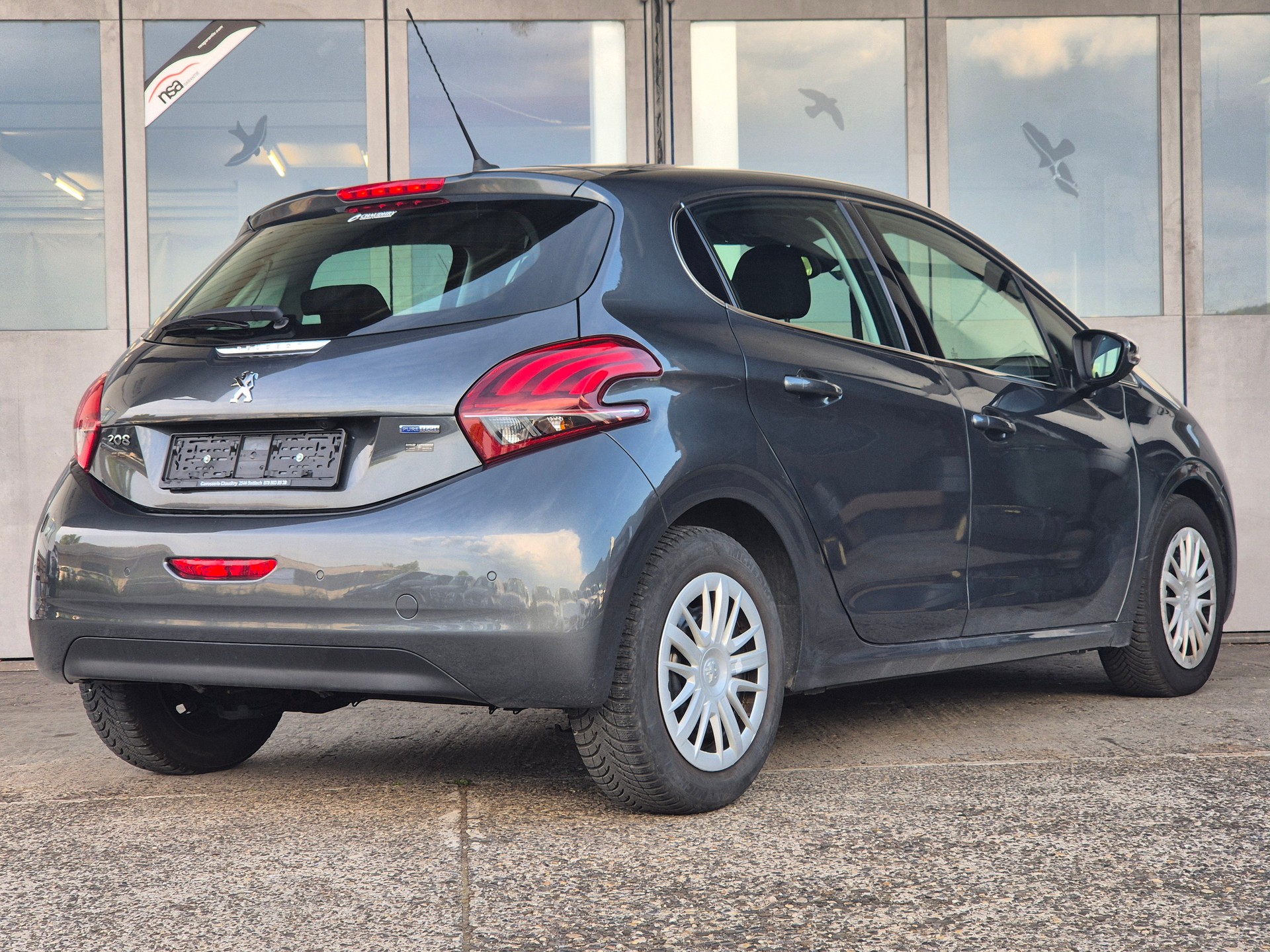 PEUGEOT 208 1.2 PureTech Allure-image-5