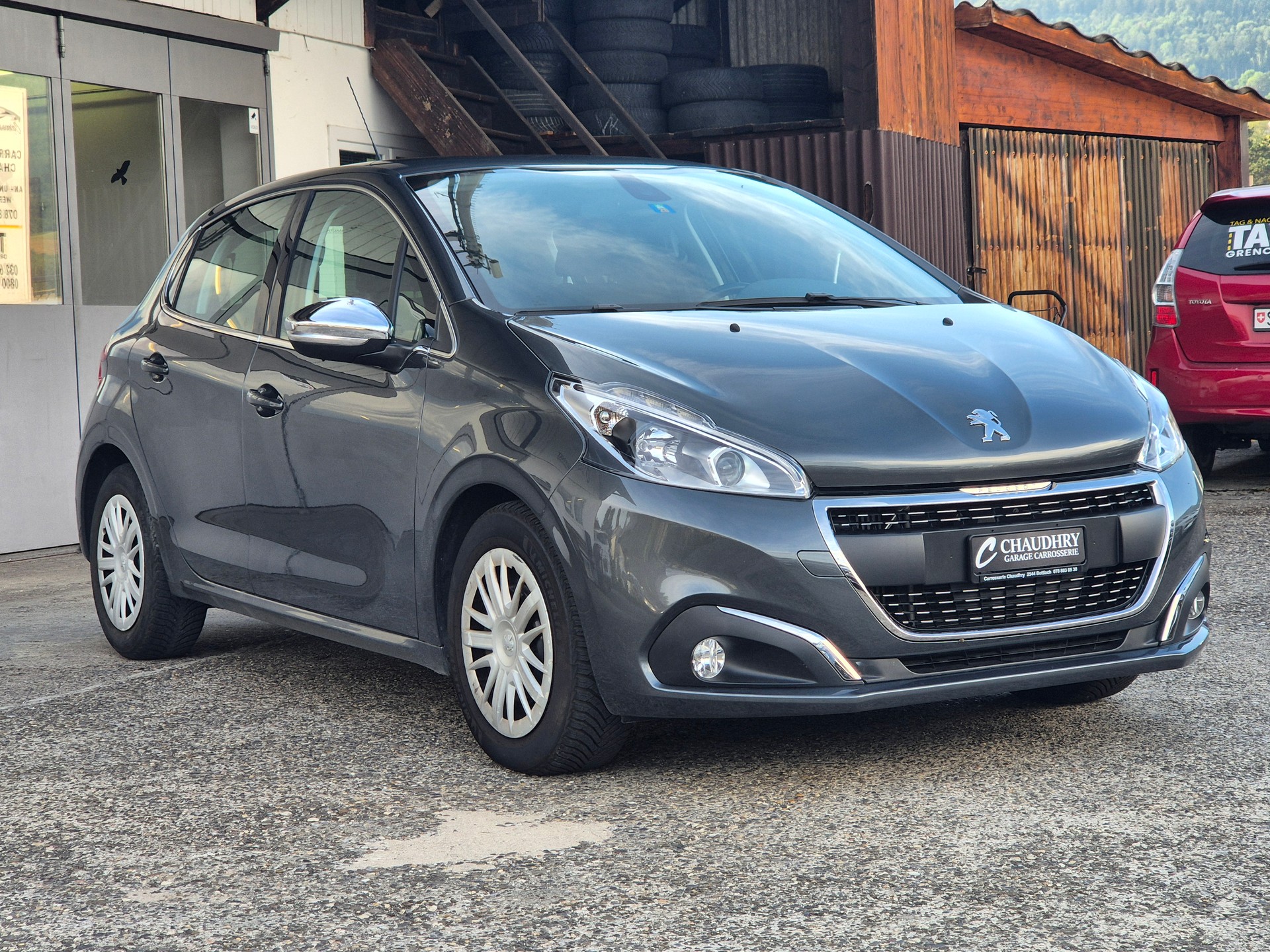 PEUGEOT 208 1.2 PureTech Allure-image-3