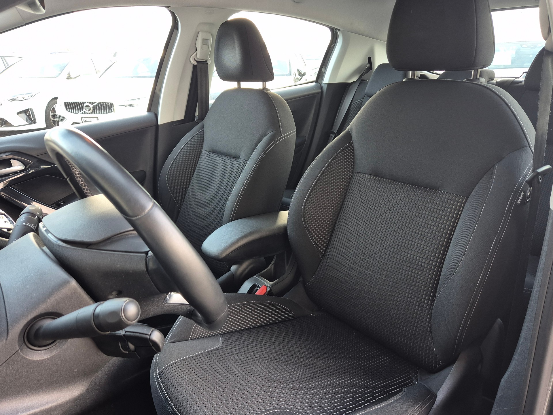 PEUGEOT 208 1.2 PureTech Allure-image-13