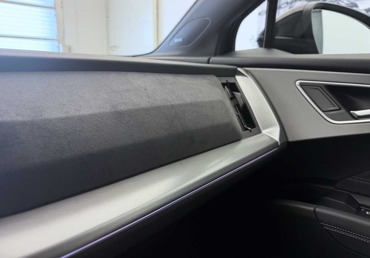 AUDI Q4 e-tron SUV quattro performance Swiss Ski-image-18
