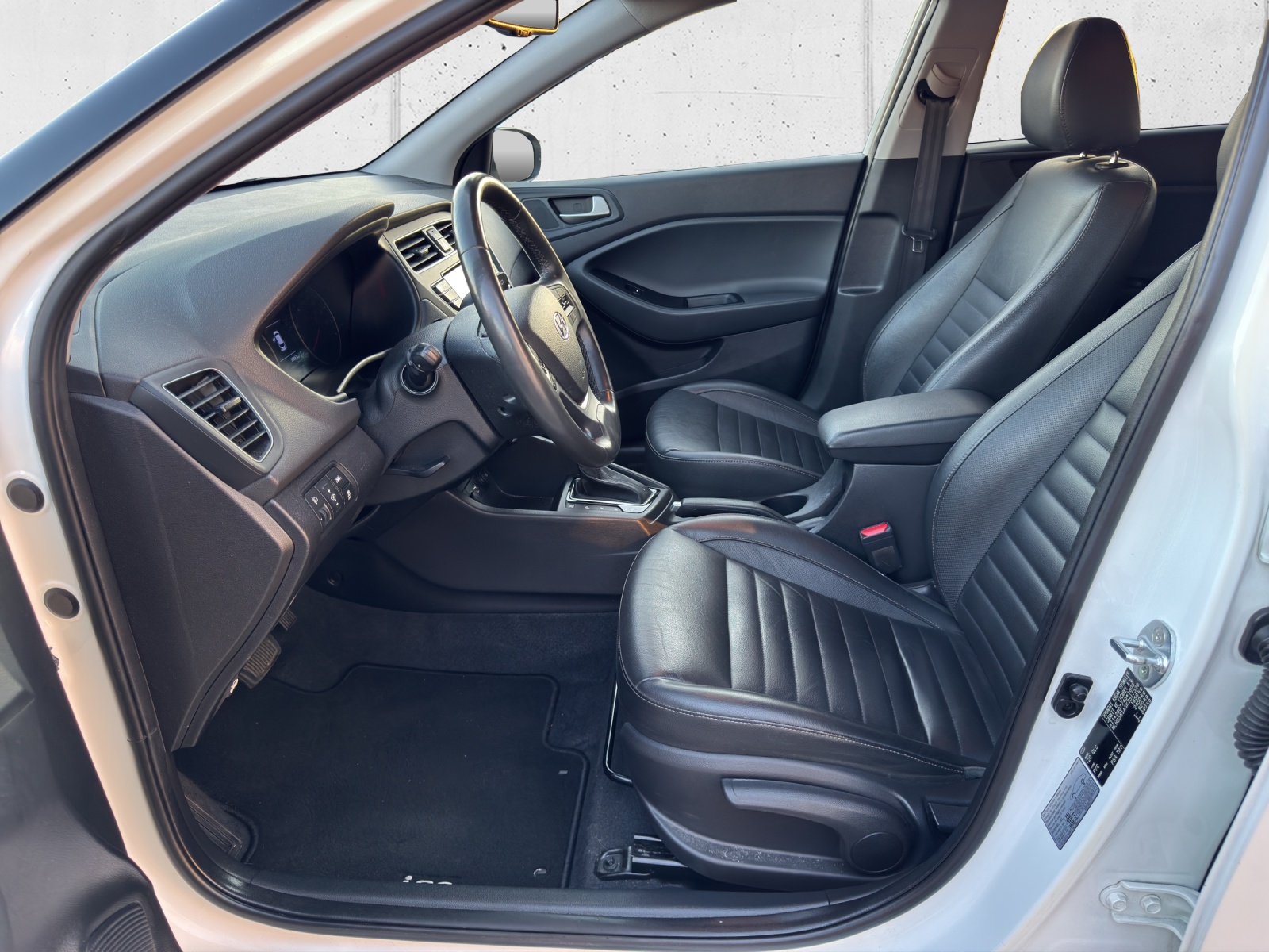 HYUNDAI i20 1.0 T-GDi Vertex DCT-image-5
